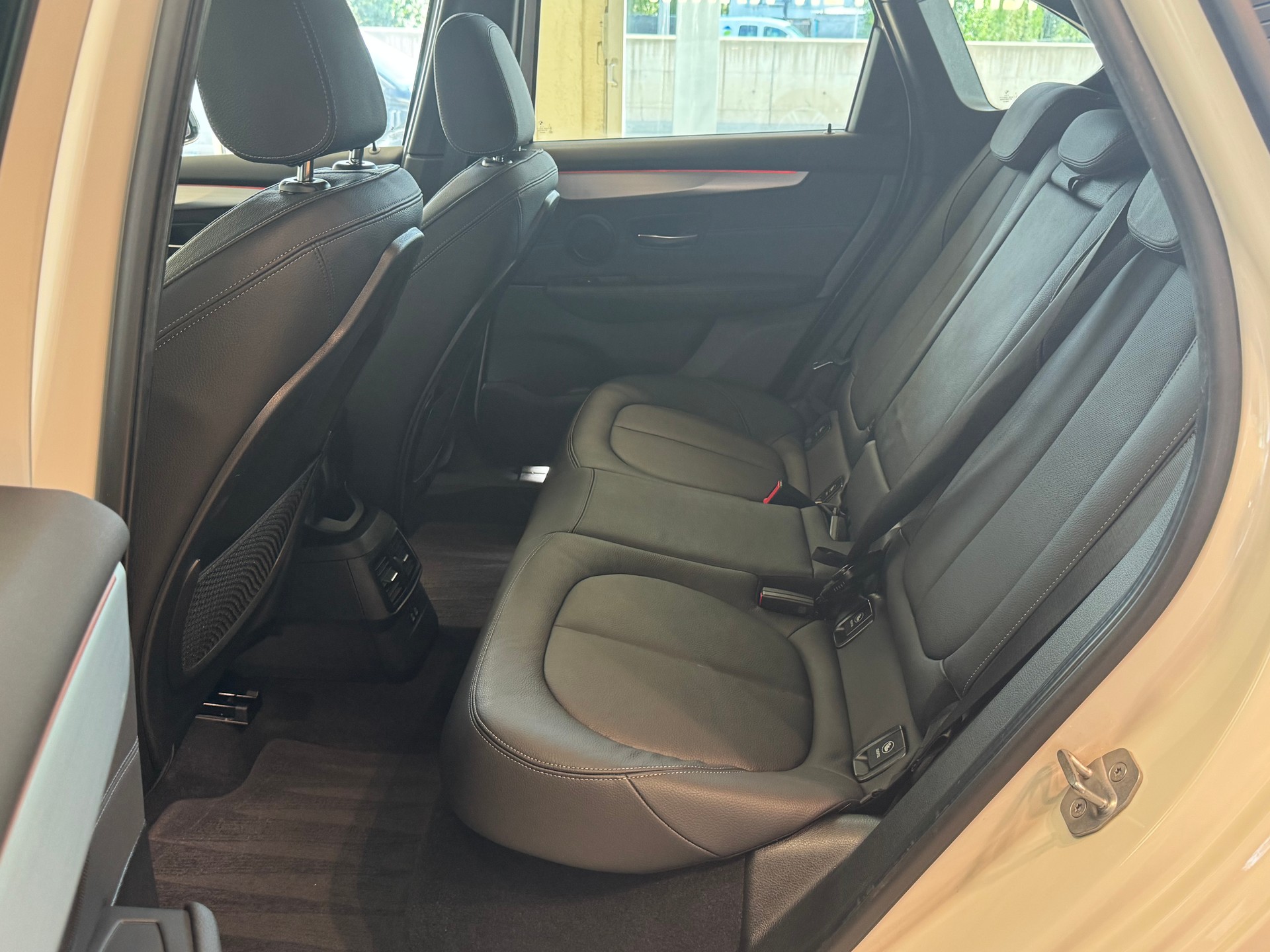 BMW 225xe iPerformance Active Tourer Steptronic M Sport-image-8