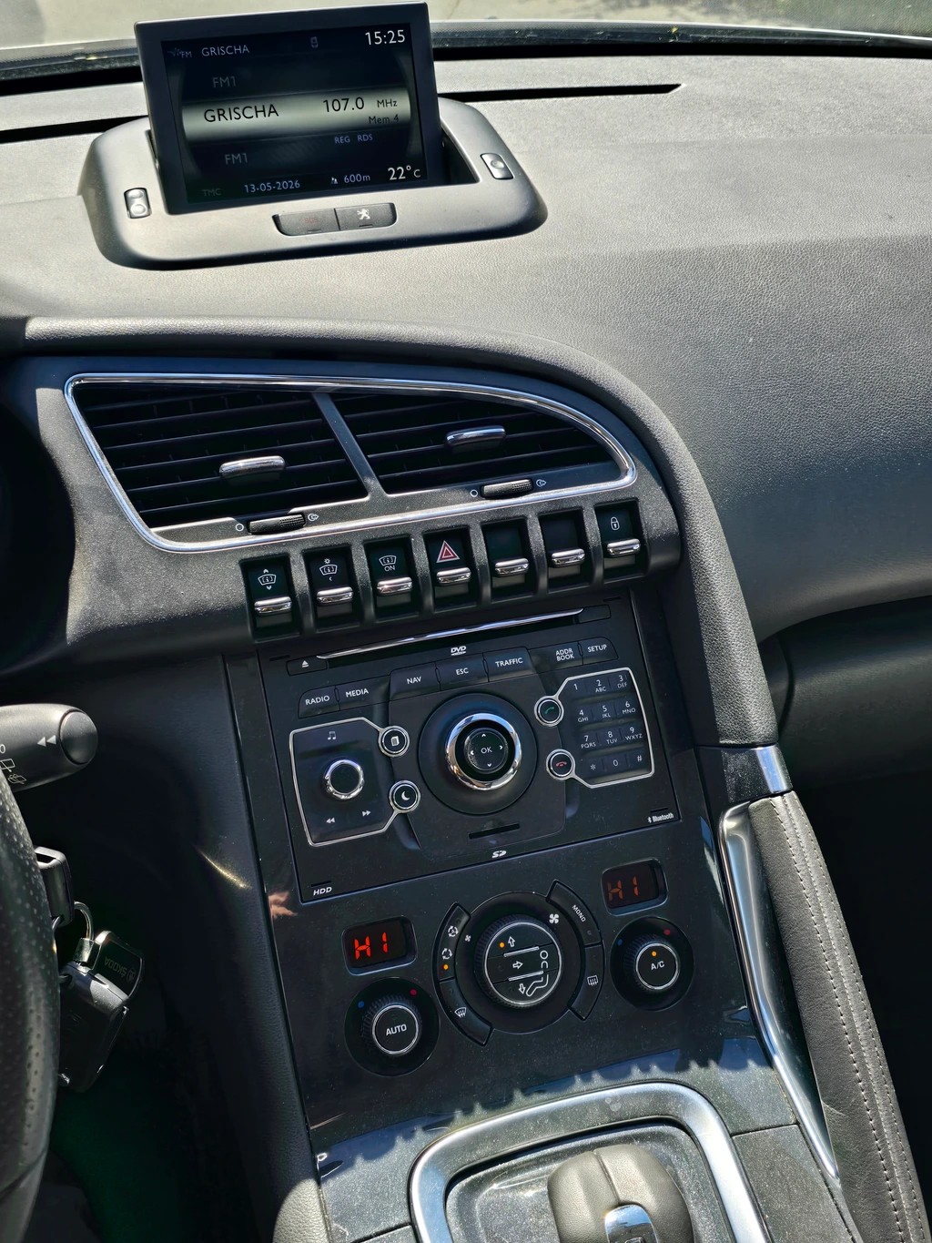 PEUGEOT 3008 HYbrid4 2.0 HDI EGS6-image-9