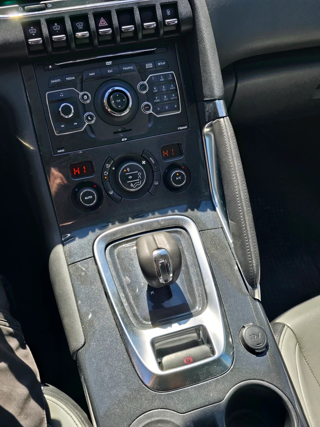 PEUGEOT 3008 HYbrid4 2.0 HDI EGS6-image-10