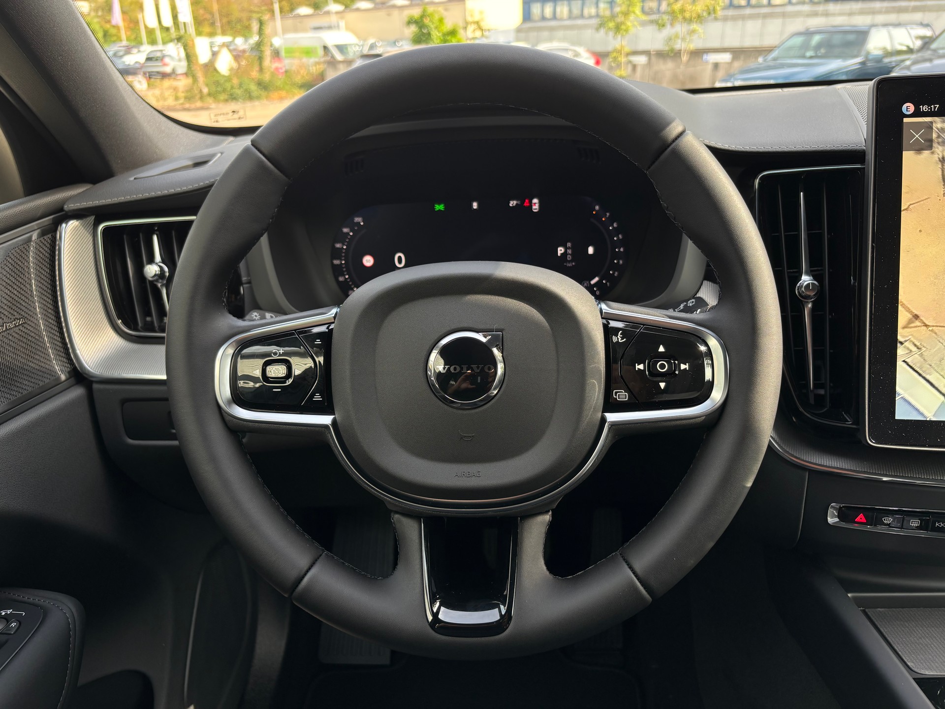 VOLVO XC60 2.0 B5 MH Black Edition AWD-image-18