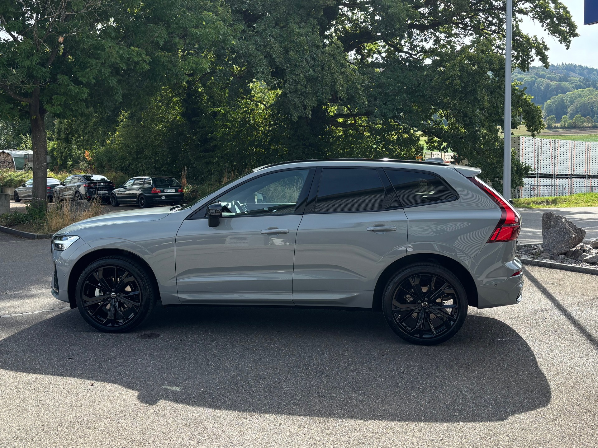 VOLVO XC60 2.0 B5 MH Black Edition AWD-image-4
