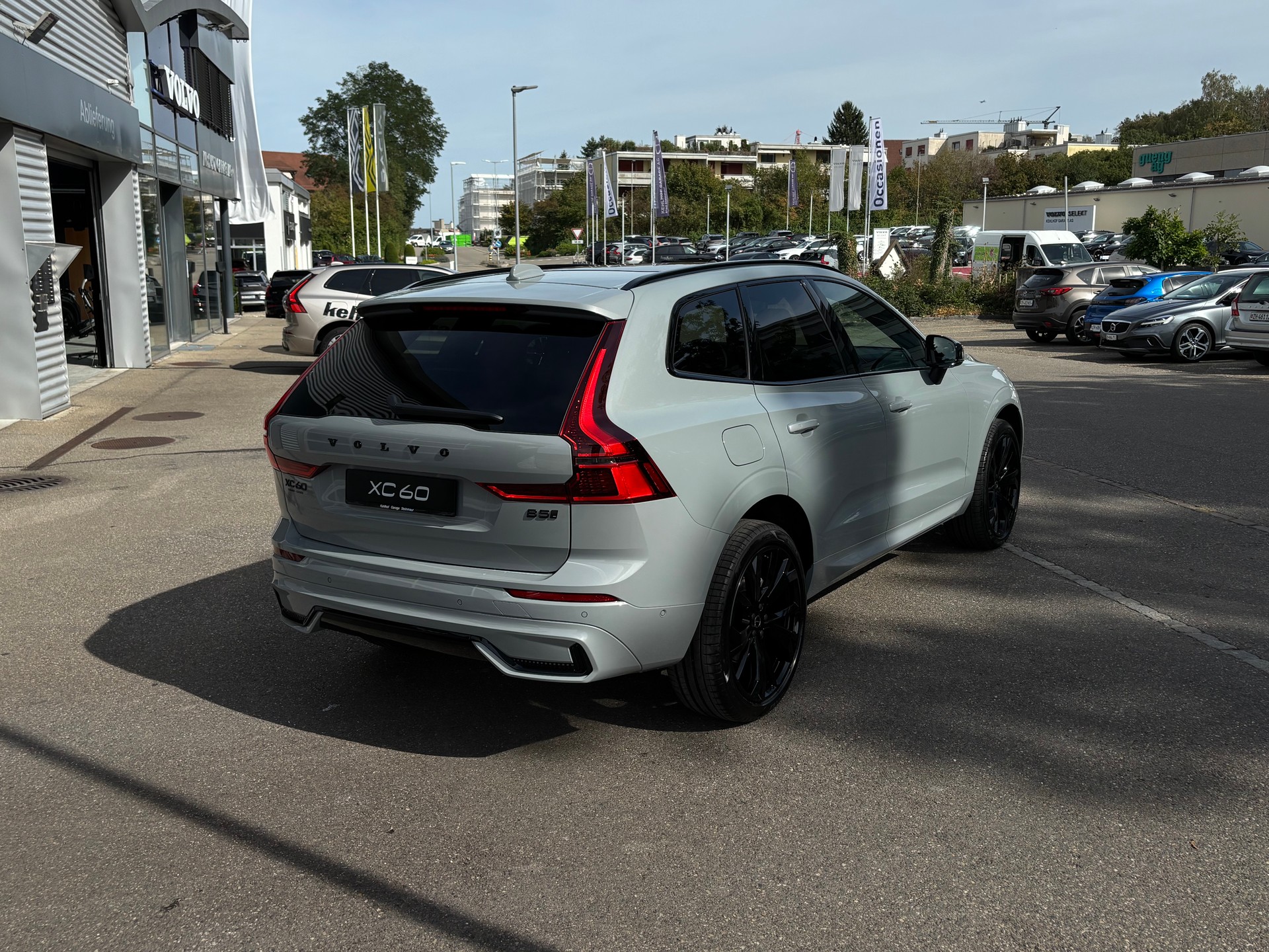 VOLVO XC60 2.0 B5 MH Black Edition AWD-image-5