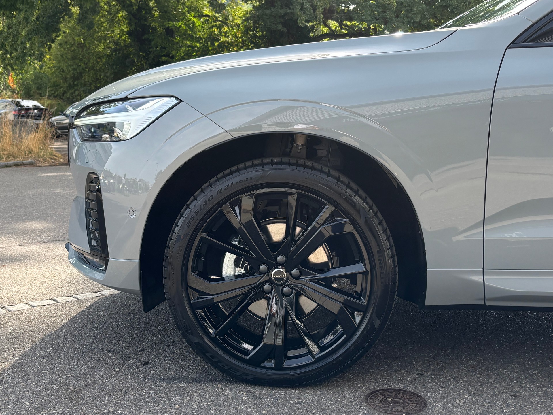 VOLVO XC60 2.0 B5 MH Black Edition AWD-image-1