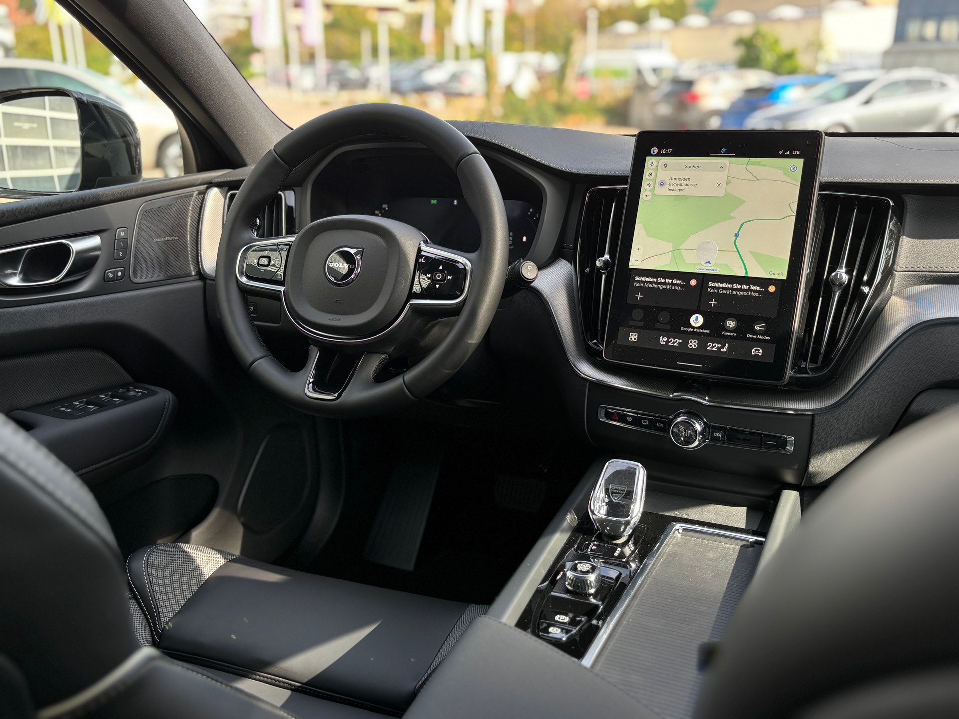 VOLVO XC60 2.0 B5 MH Black Edition AWD-image-13