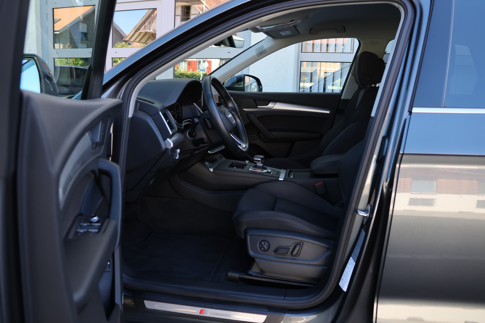 AUDI Q5 50 TFSI e PHEV S line quattro S-tronic (CH)-image-8