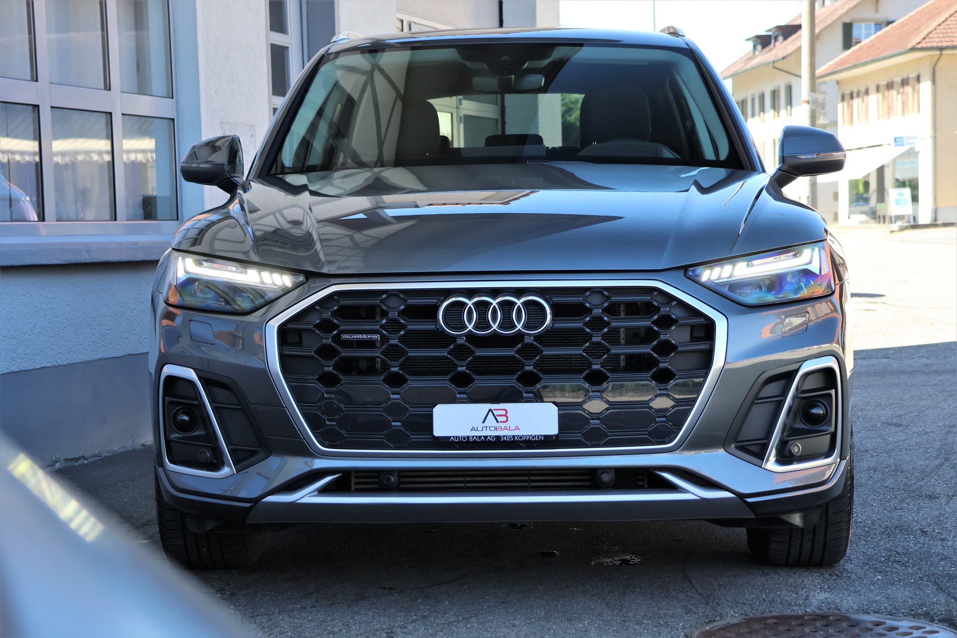 AUDI Q5 50 TFSI e PHEV S line quattro S-tronic (CH)-showroom-element-1