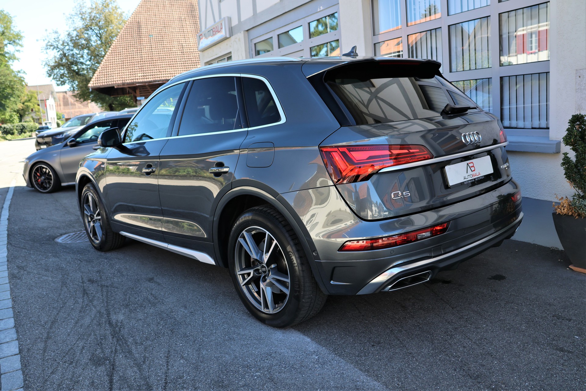 AUDI Q5 50 TFSI e PHEV S line quattro S-tronic (CH)-image-4