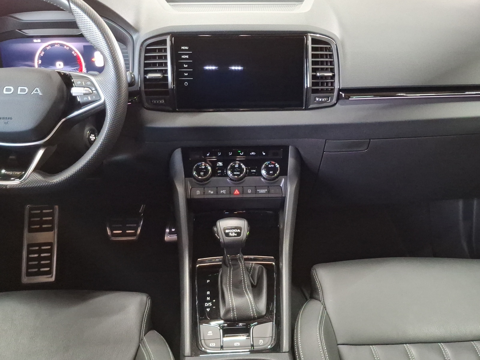SKODA Karoq 2.0 TSI SportLine 4x4 DSG-image-10