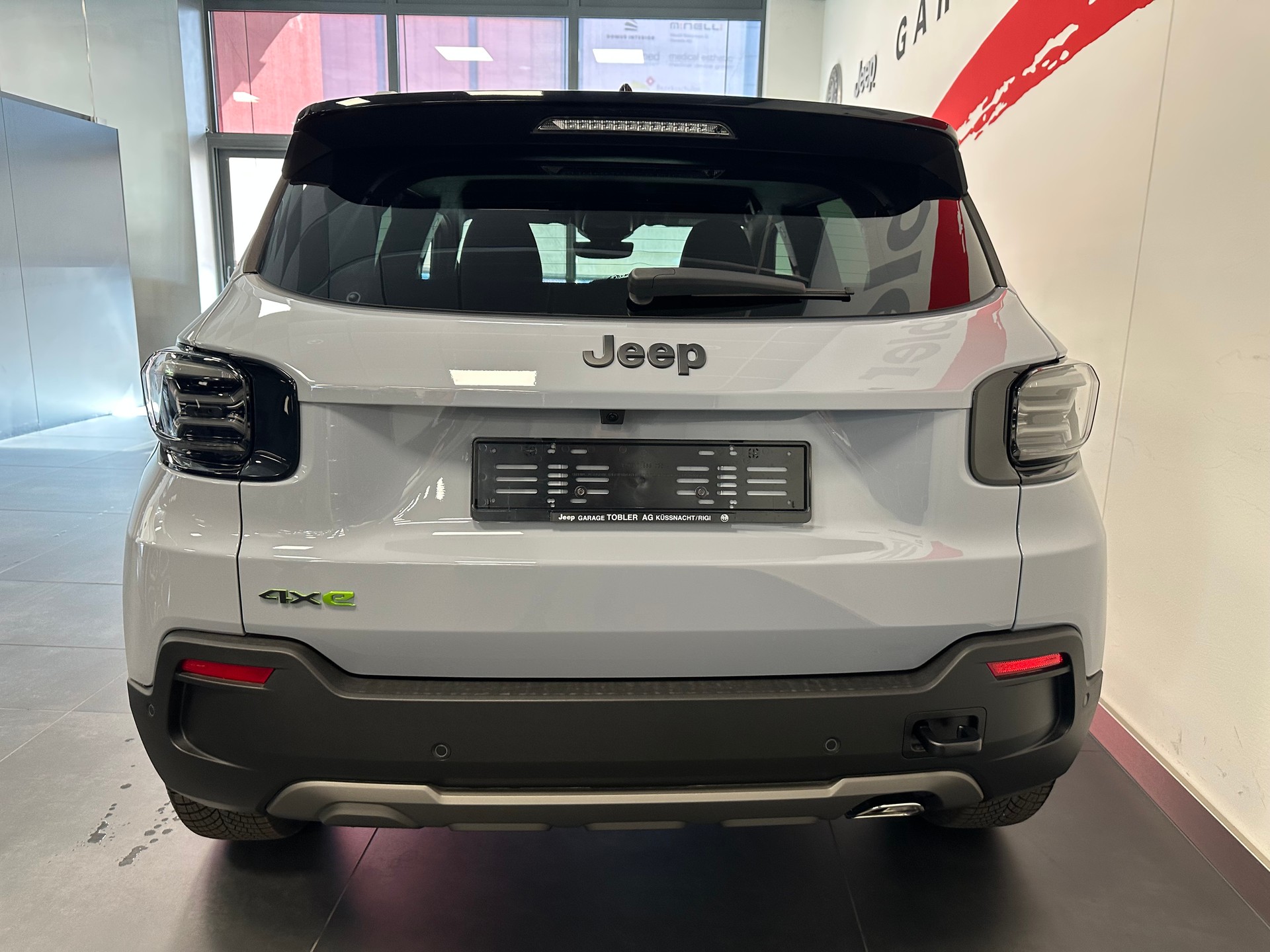 JEEP Avenger 1.2 Turbo MHEV Overland Leather 4xe-image-17