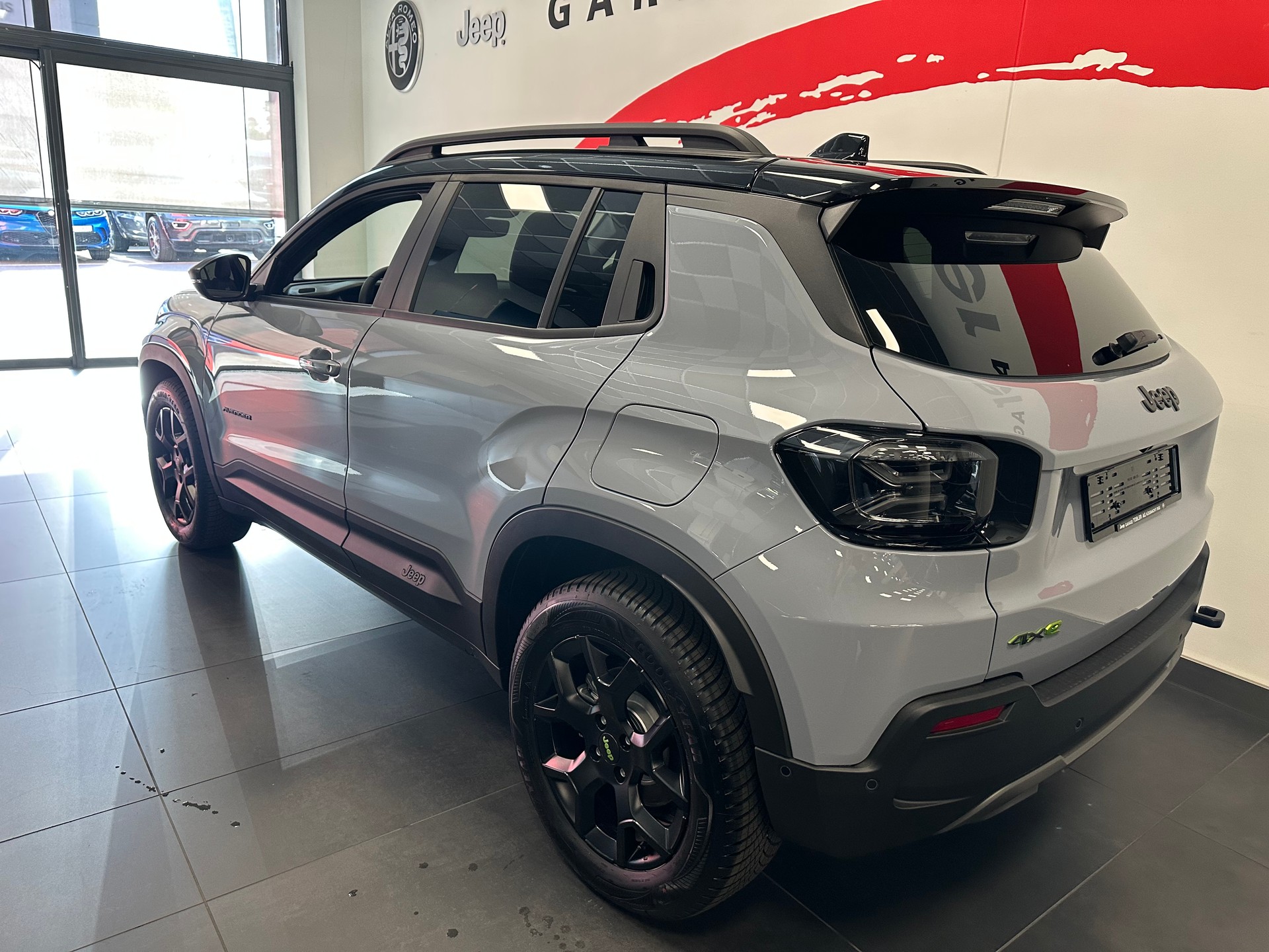 JEEP Avenger 1.2 Turbo MHEV Overland Leather 4xe-image-14