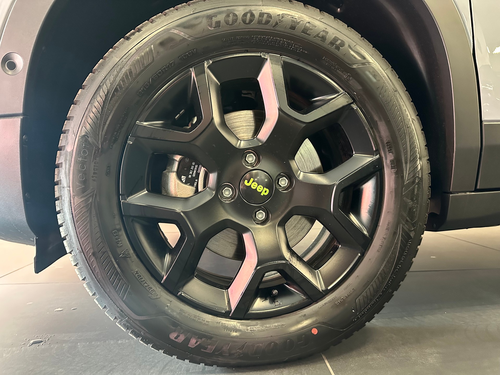 JEEP Avenger 1.2 Turbo MHEV Overland Leather 4xe-image-13