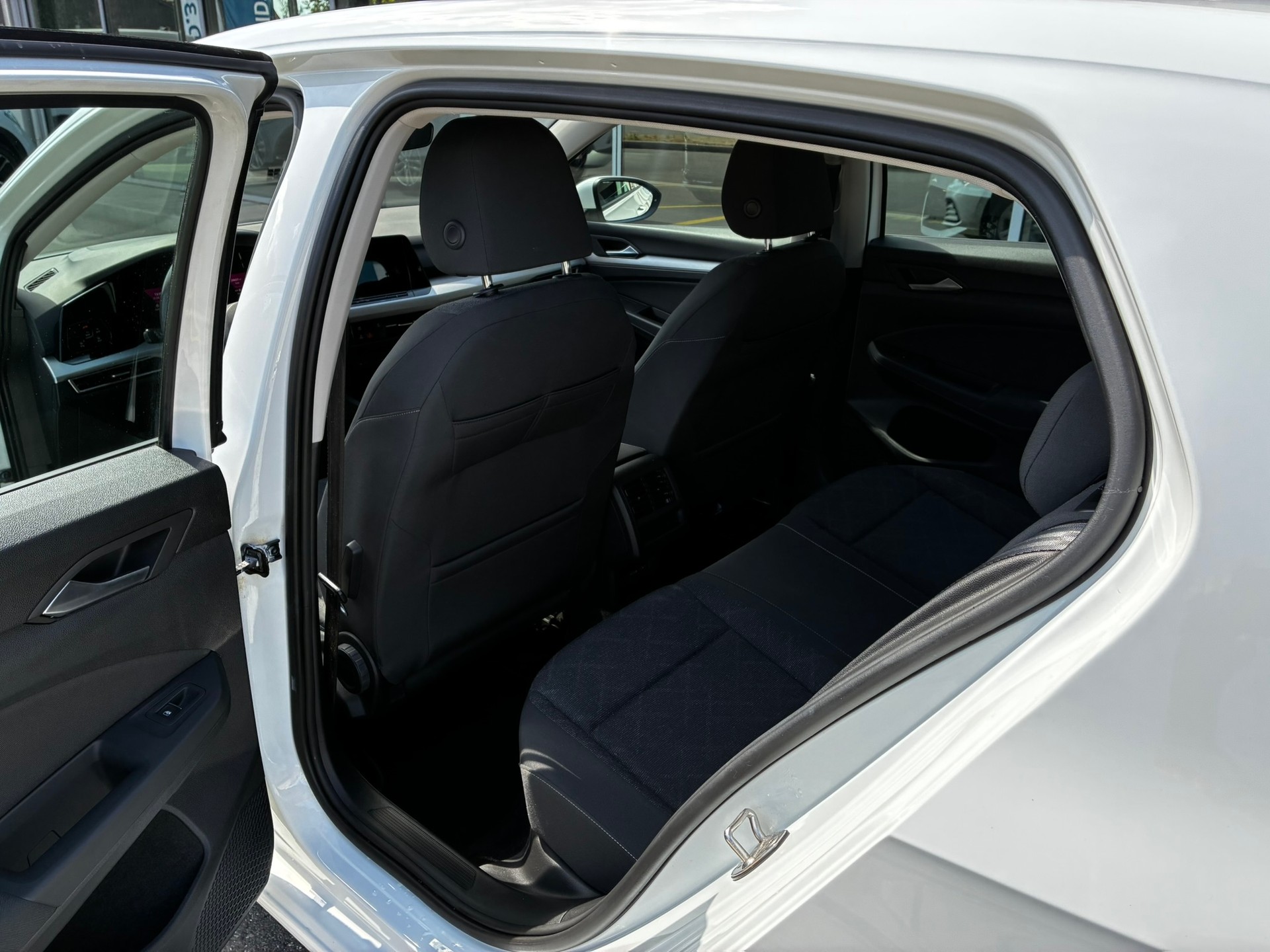 VW Golf 1.0 eTSI mHEV ACTLife DSG-image-2