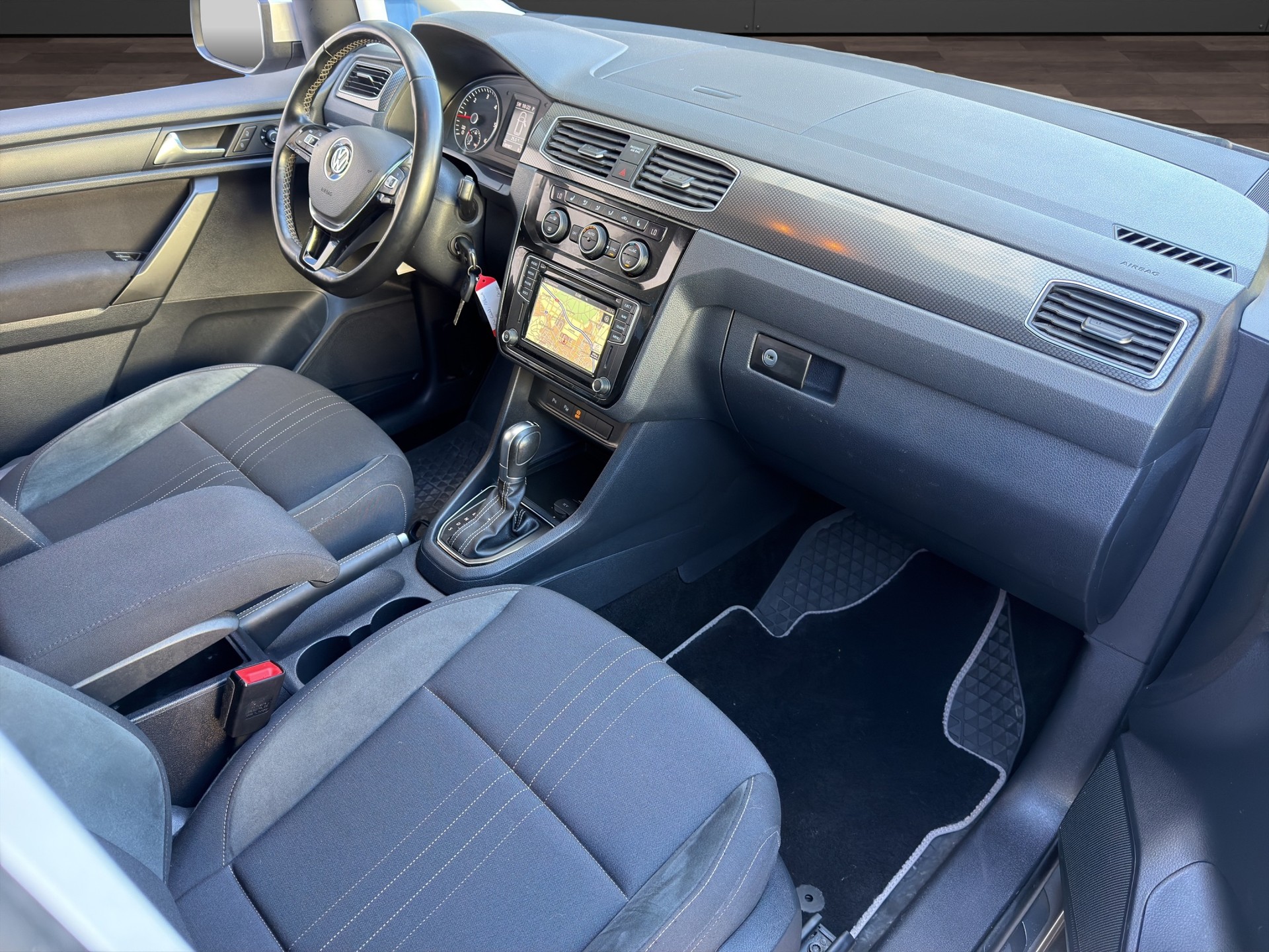 VW Caddy Alltrack 2.0 TDI DSG 150ps MFK&GARANTIE-image-15