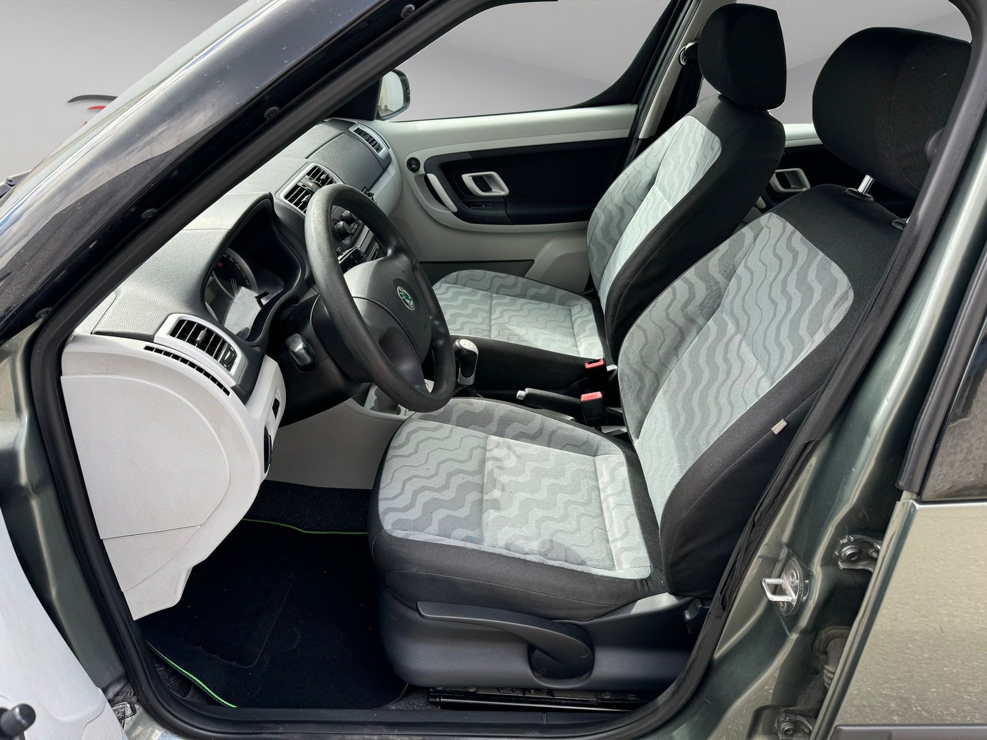 SKODA Roomster 1.9 TDI Style-image-9