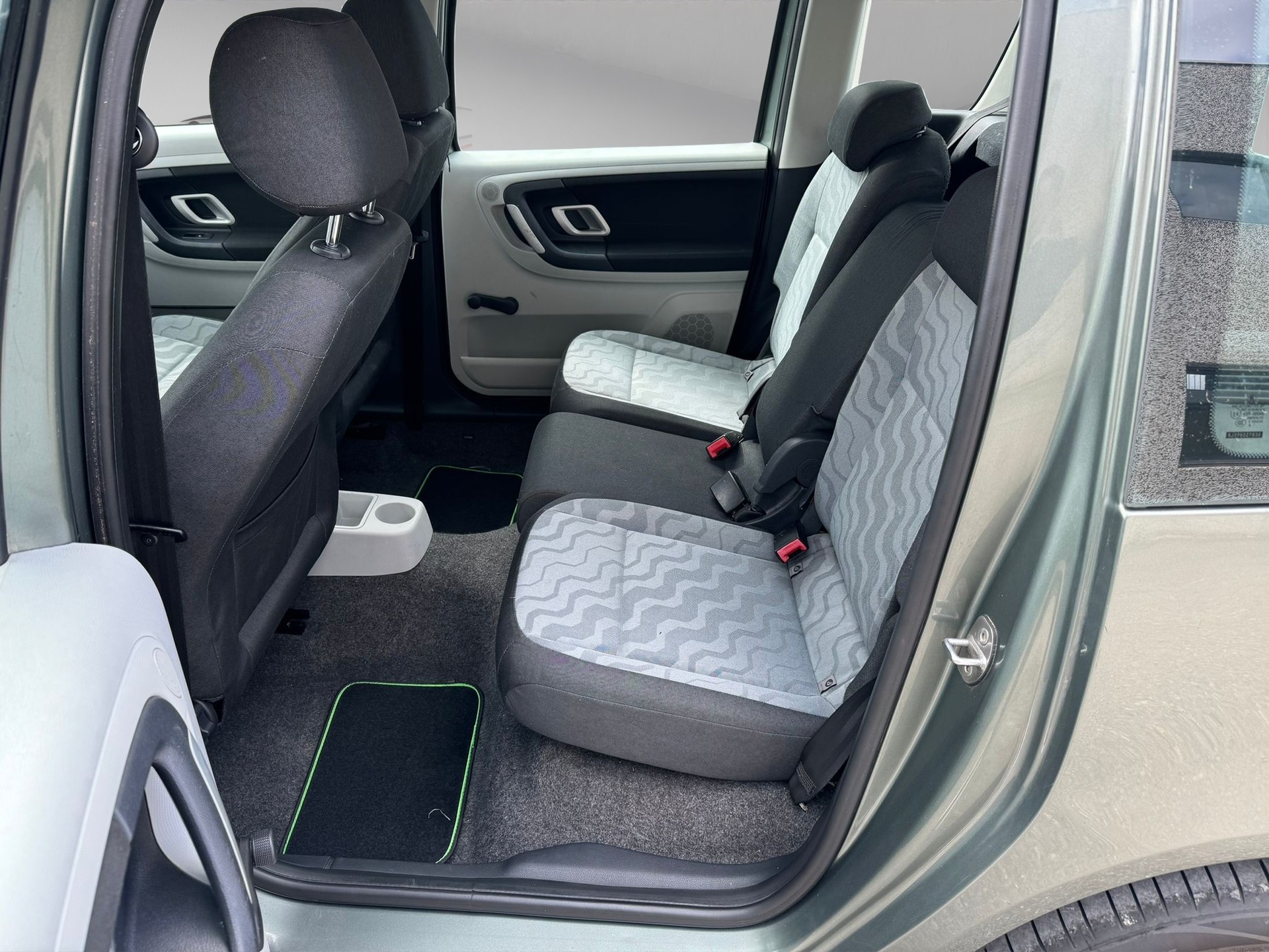 SKODA Roomster 1.9 TDI Style-image-11