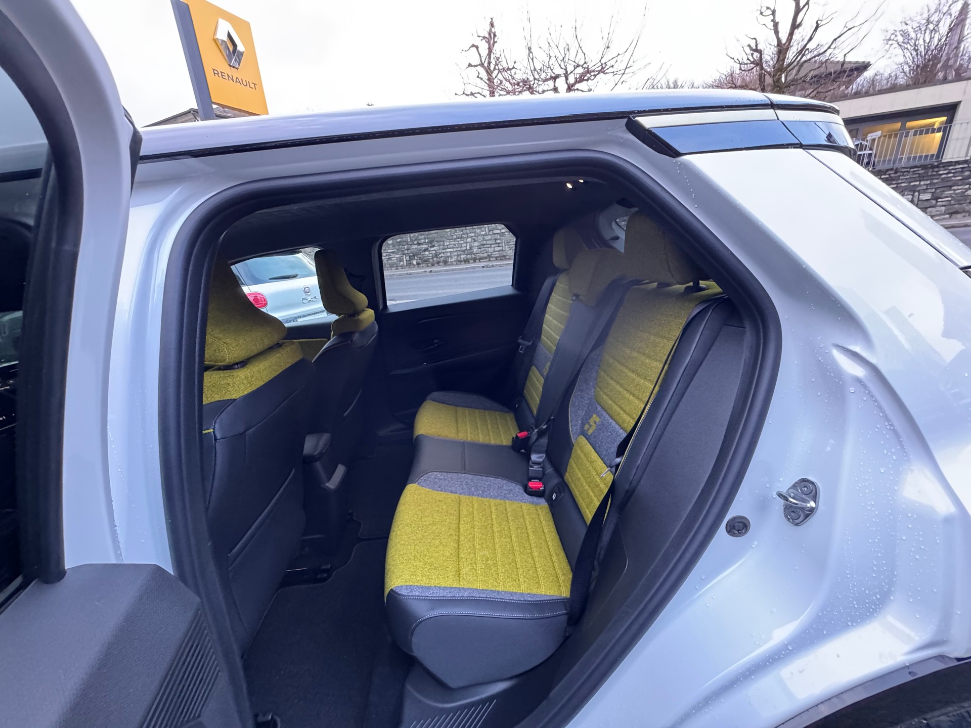 RENAULT R5 E-Tech Comfort Range 52 kWh Iconic Five-image-11