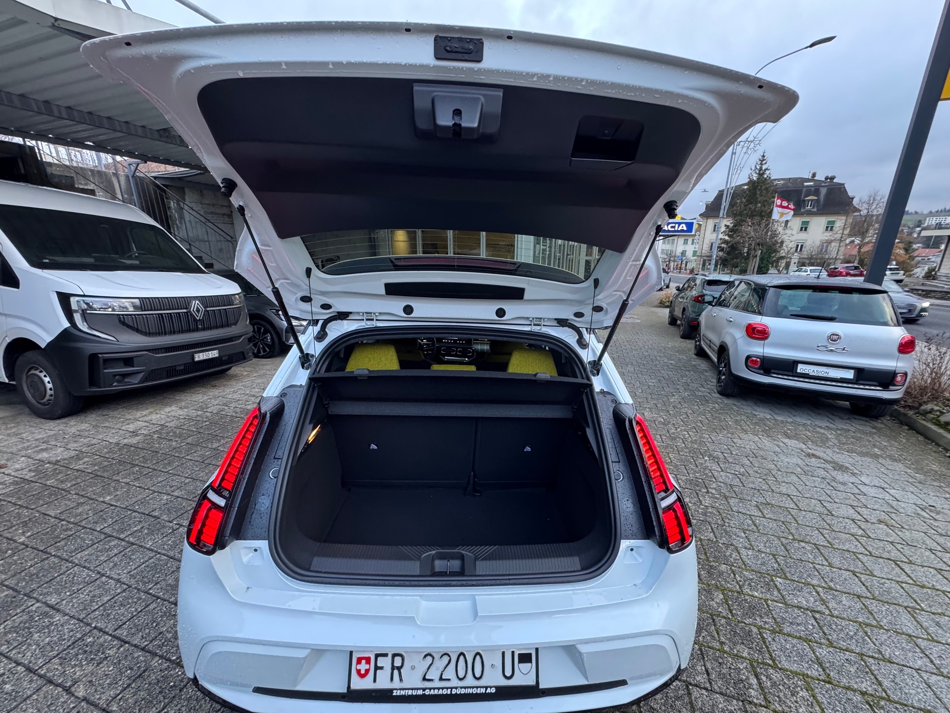 RENAULT R5 E-Tech Comfort Range 52 kWh Iconic Five-image-10
