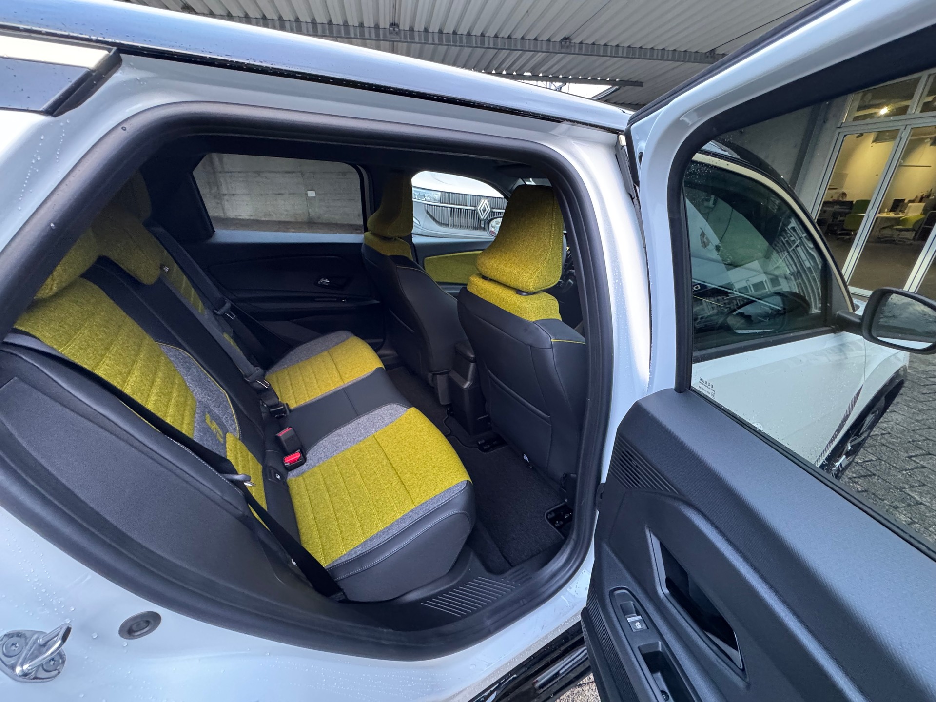 RENAULT R5 E-Tech Comfort Range 52 kWh Iconic Five-image-9