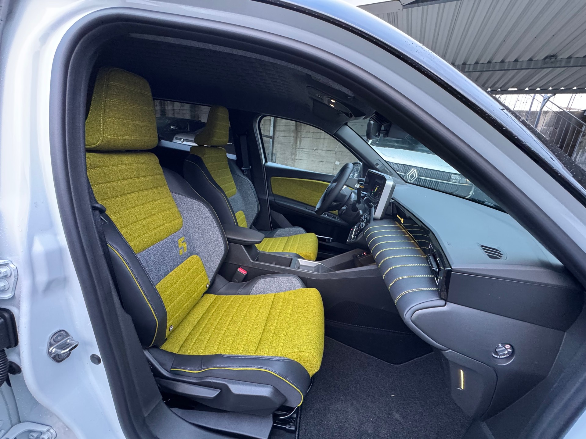 RENAULT R5 E-Tech Comfort Range 52 kWh Iconic Five-image-7