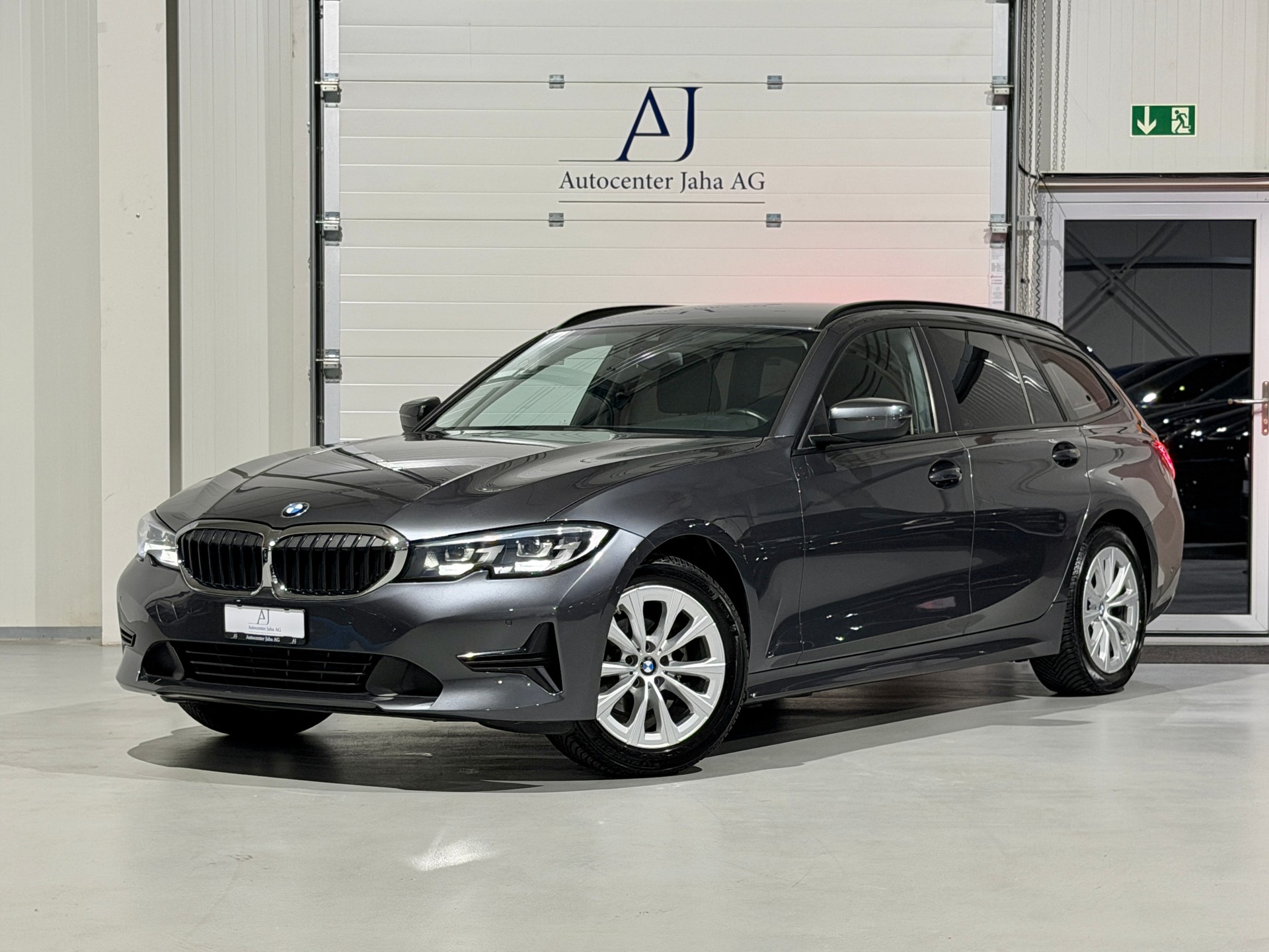 BMW 318d 48V Touring Steptronic (CH)-image-0