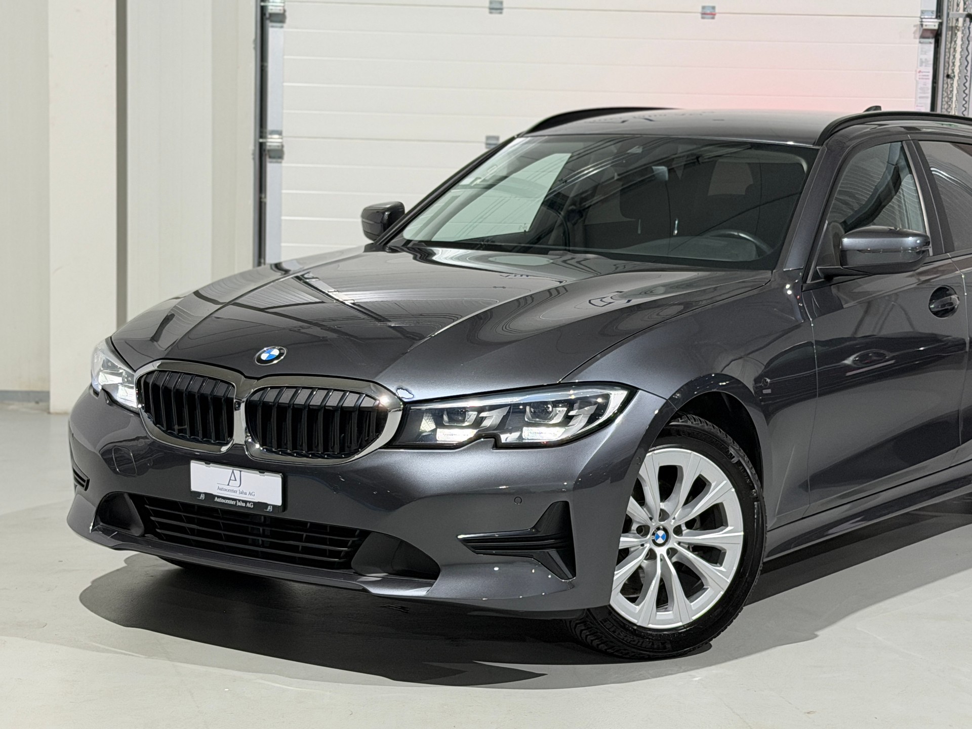 BMW 318d 48V Touring Steptronic (CH)-image-1