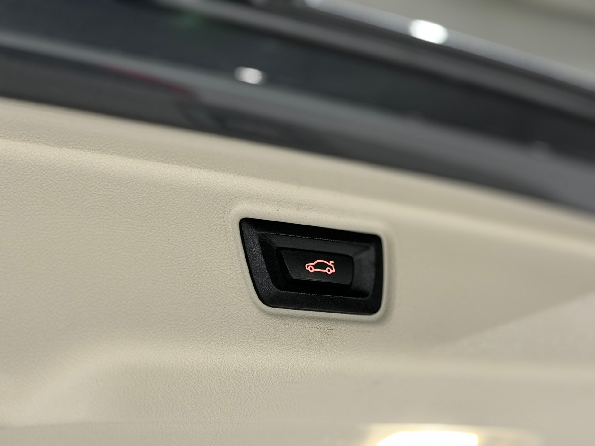 BMW 318d 48V Touring Steptronic (CH)-image-13