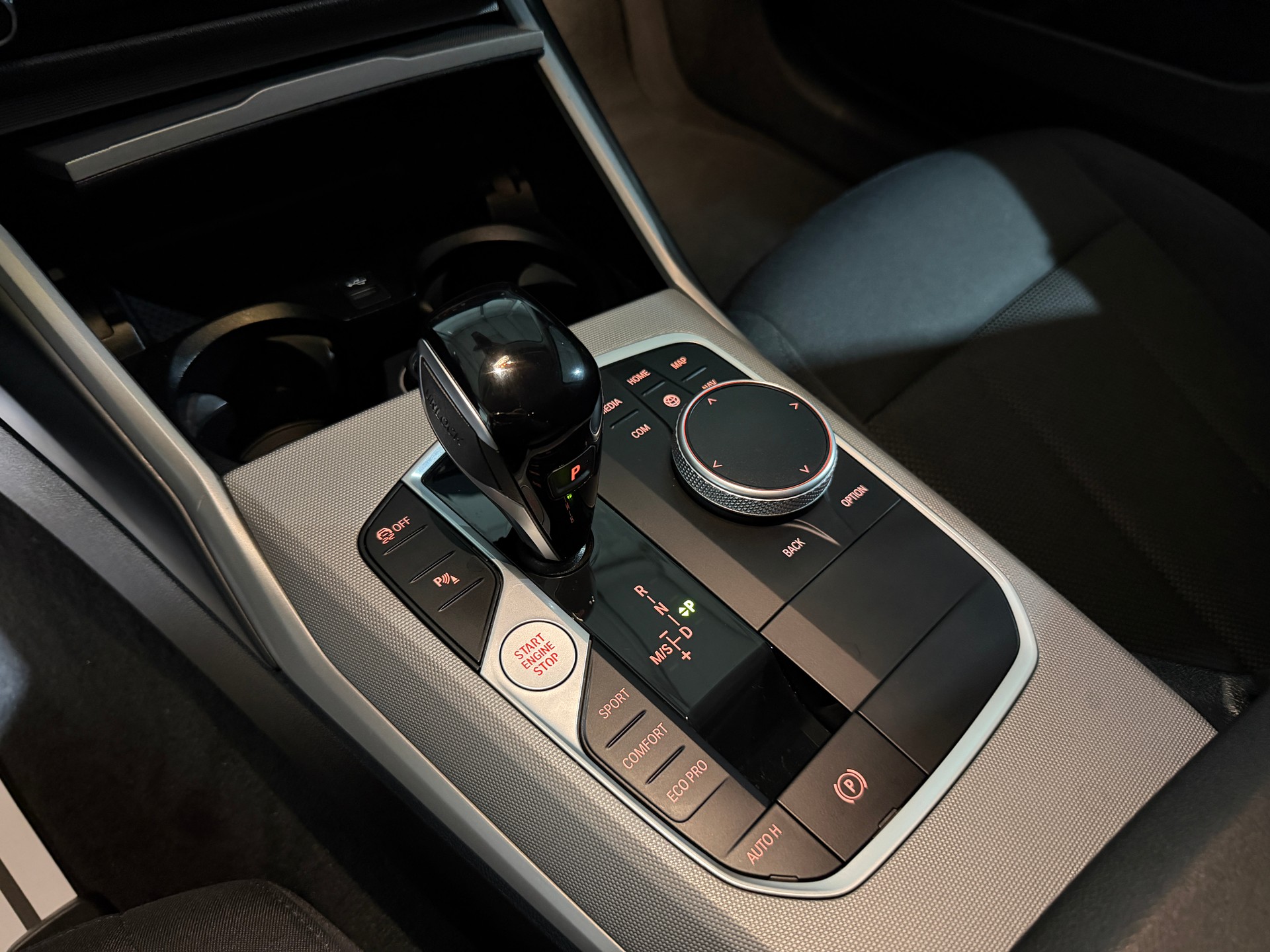 BMW 318d 48V Touring Steptronic (CH)-image-12