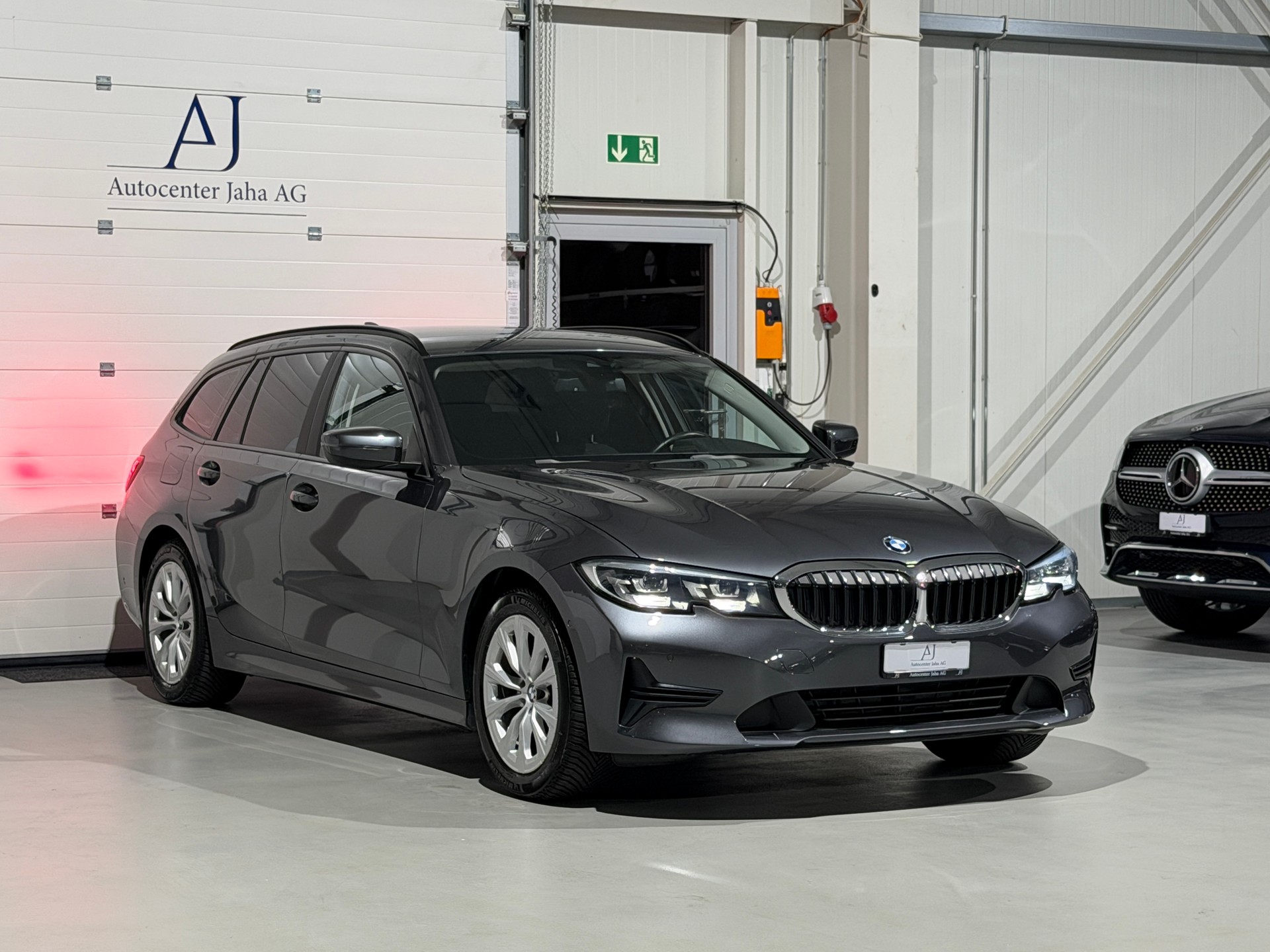 BMW 318d 48V Touring Steptronic (CH)-image-4