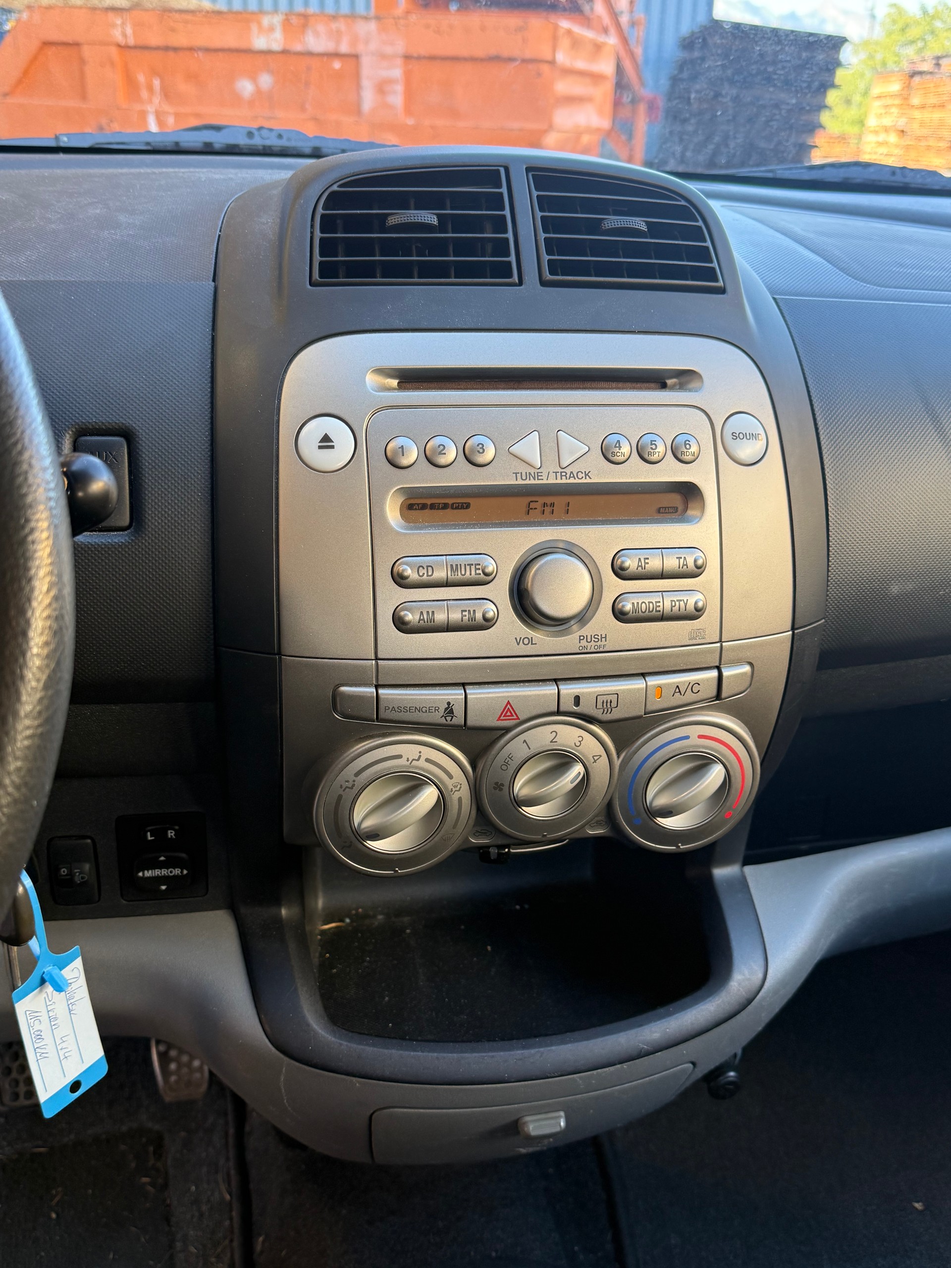 DAIHATSU Sirion 1.3 S Custom 4WD-image-16