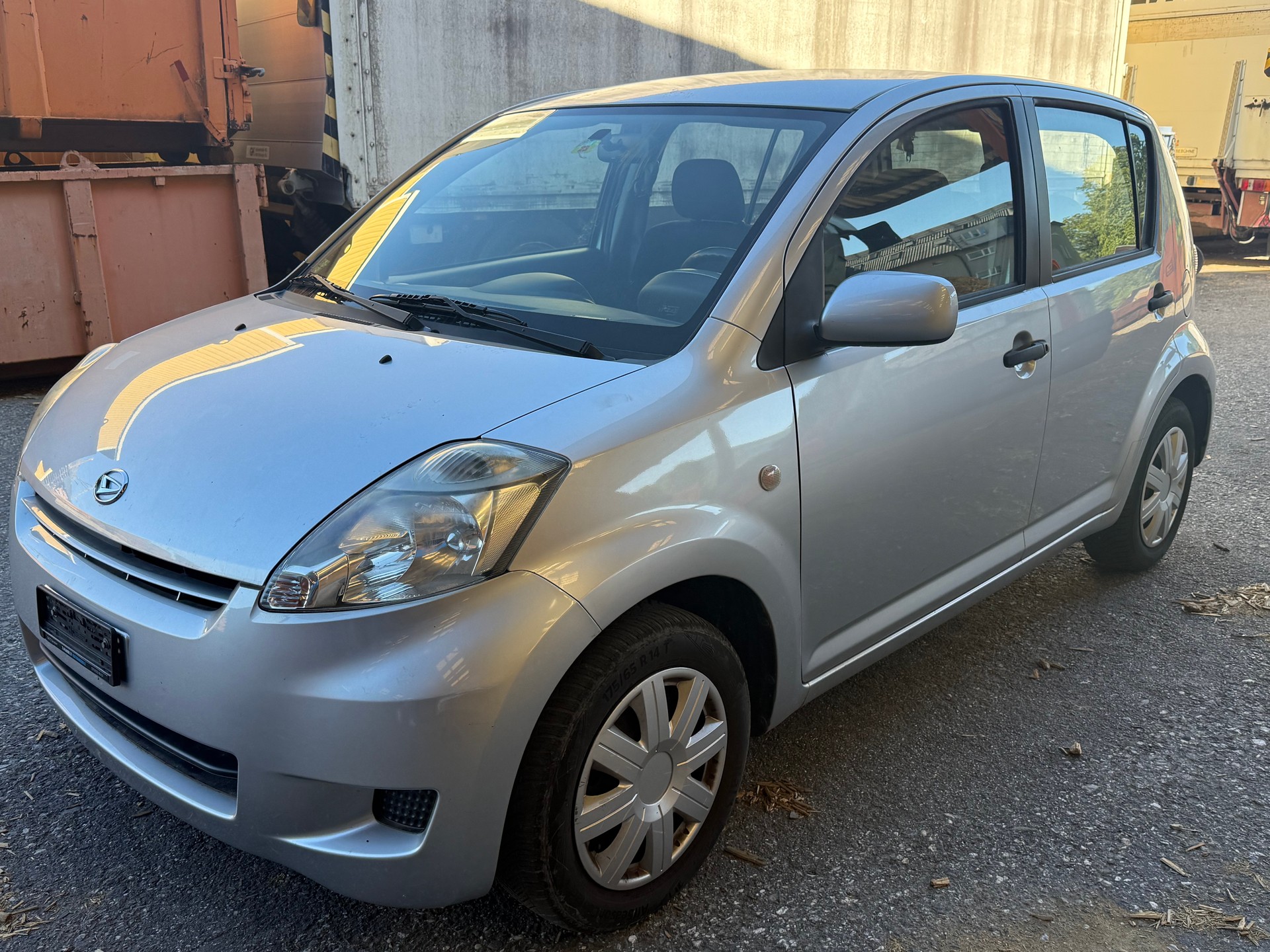 DAIHATSU Sirion 1.3 S Custom 4WD-image-2