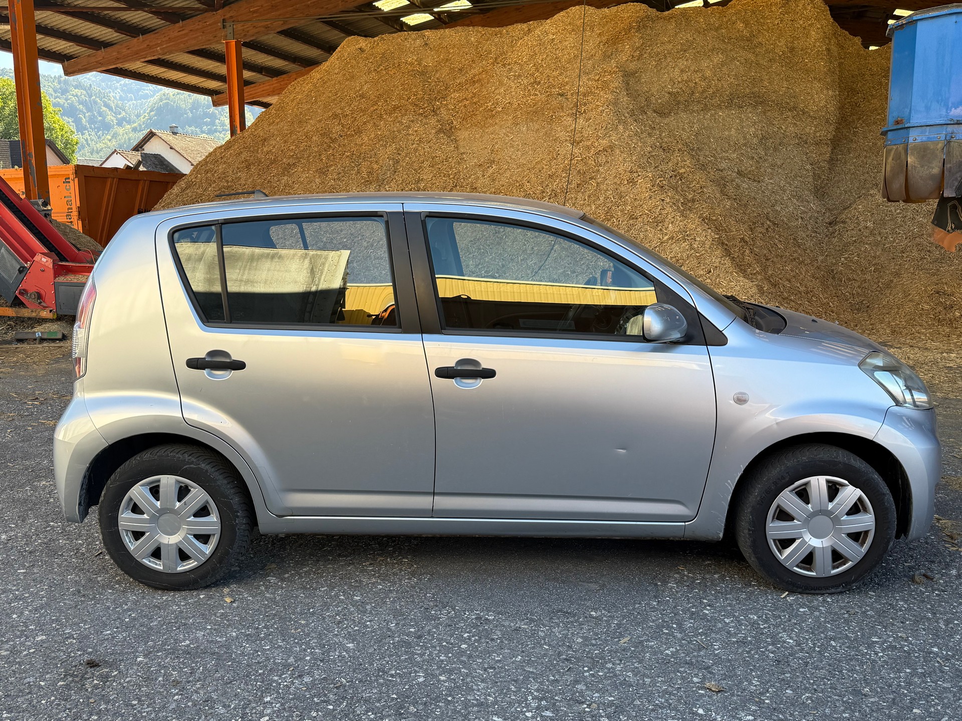 DAIHATSU Sirion 1.3 S Custom 4WD-image-6