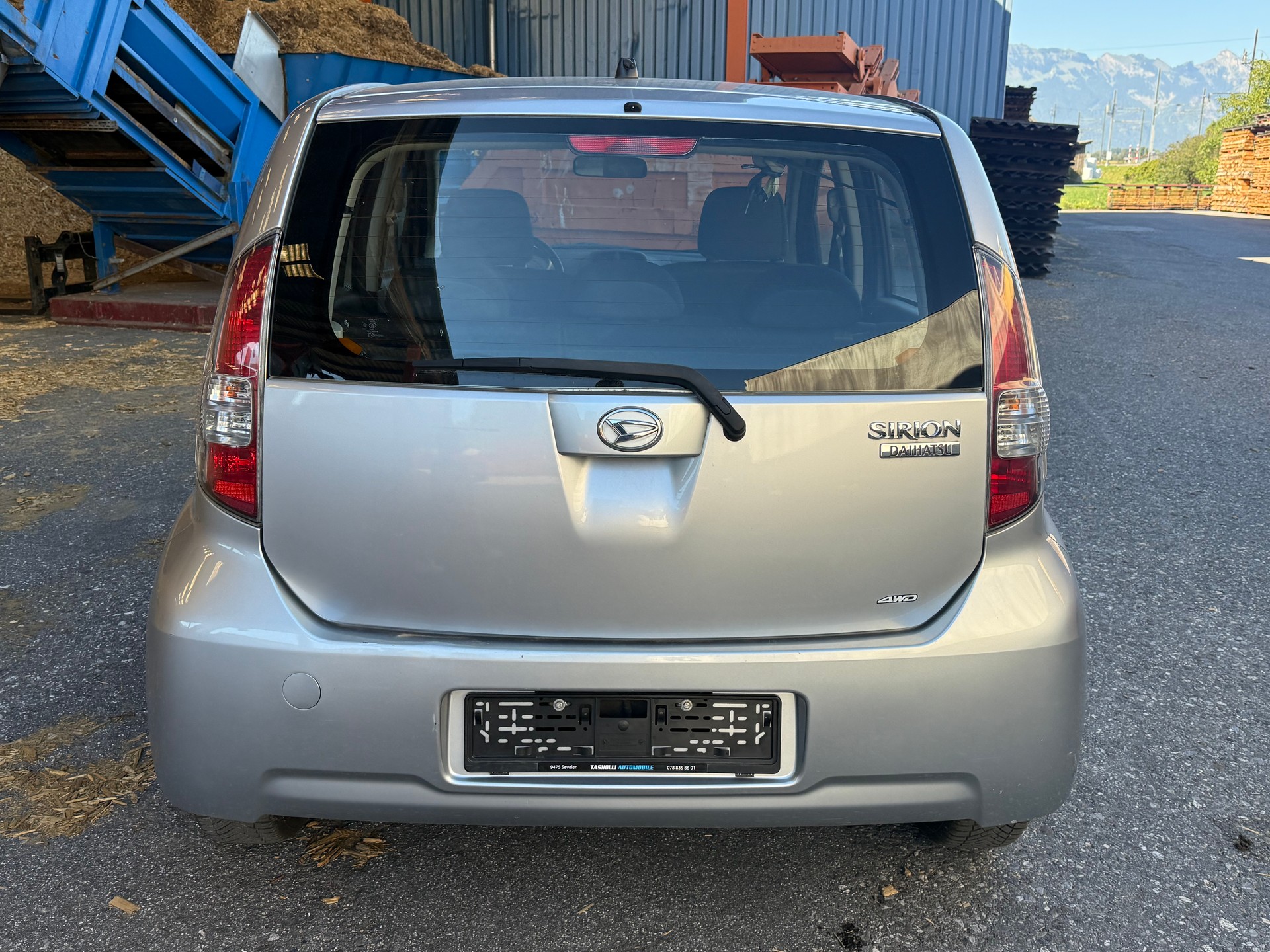 DAIHATSU Sirion 1.3 S Custom 4WD-image-4