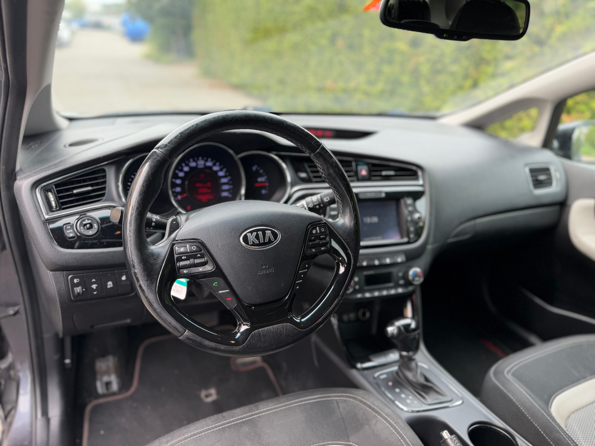 KIA Cee'd Sportswagon 1.6 CRDi Swiss Champion DCT-image-7