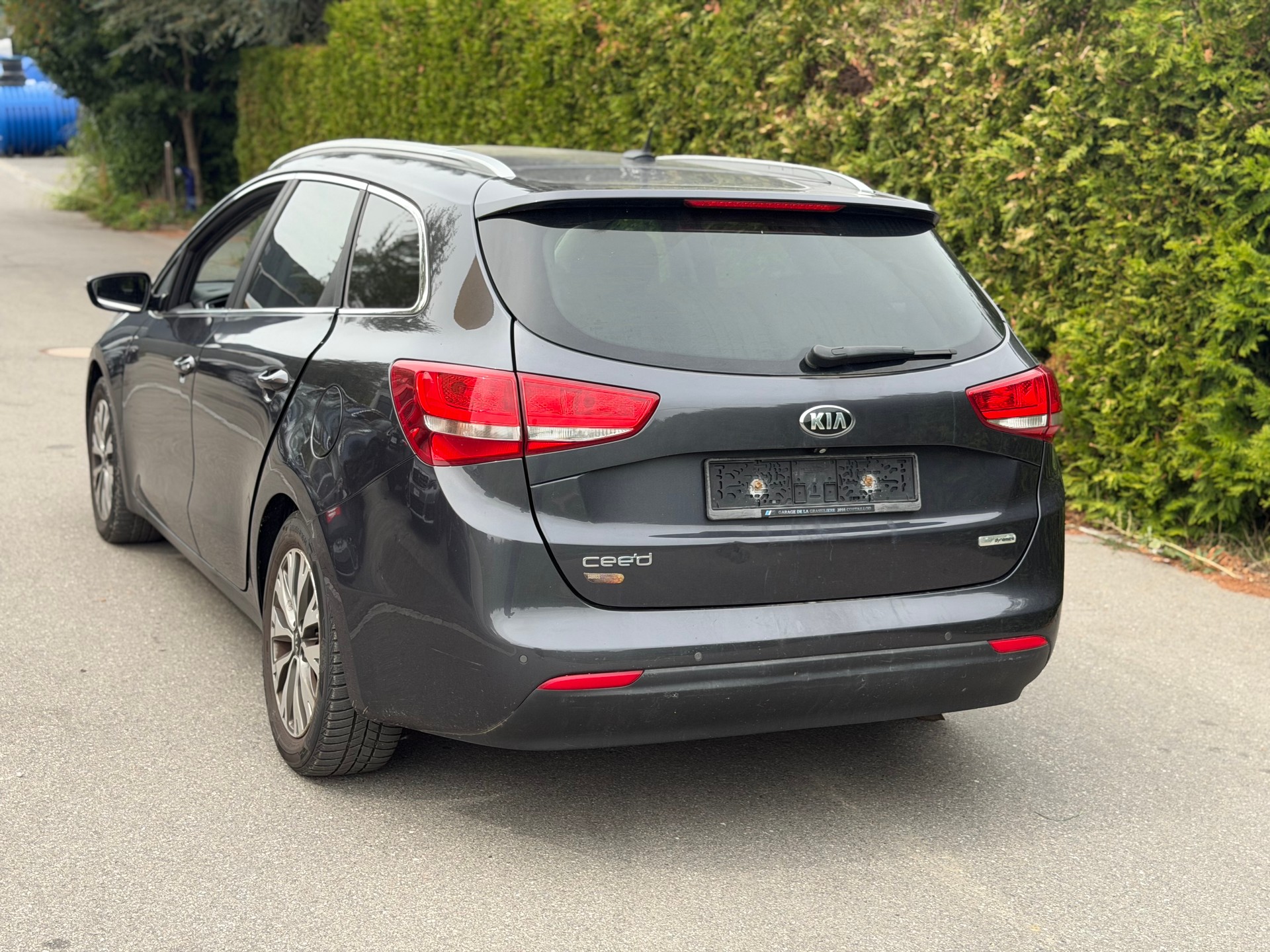 KIA Cee'd Sportswagon 1.6 CRDi Swiss Champion DCT-image-3