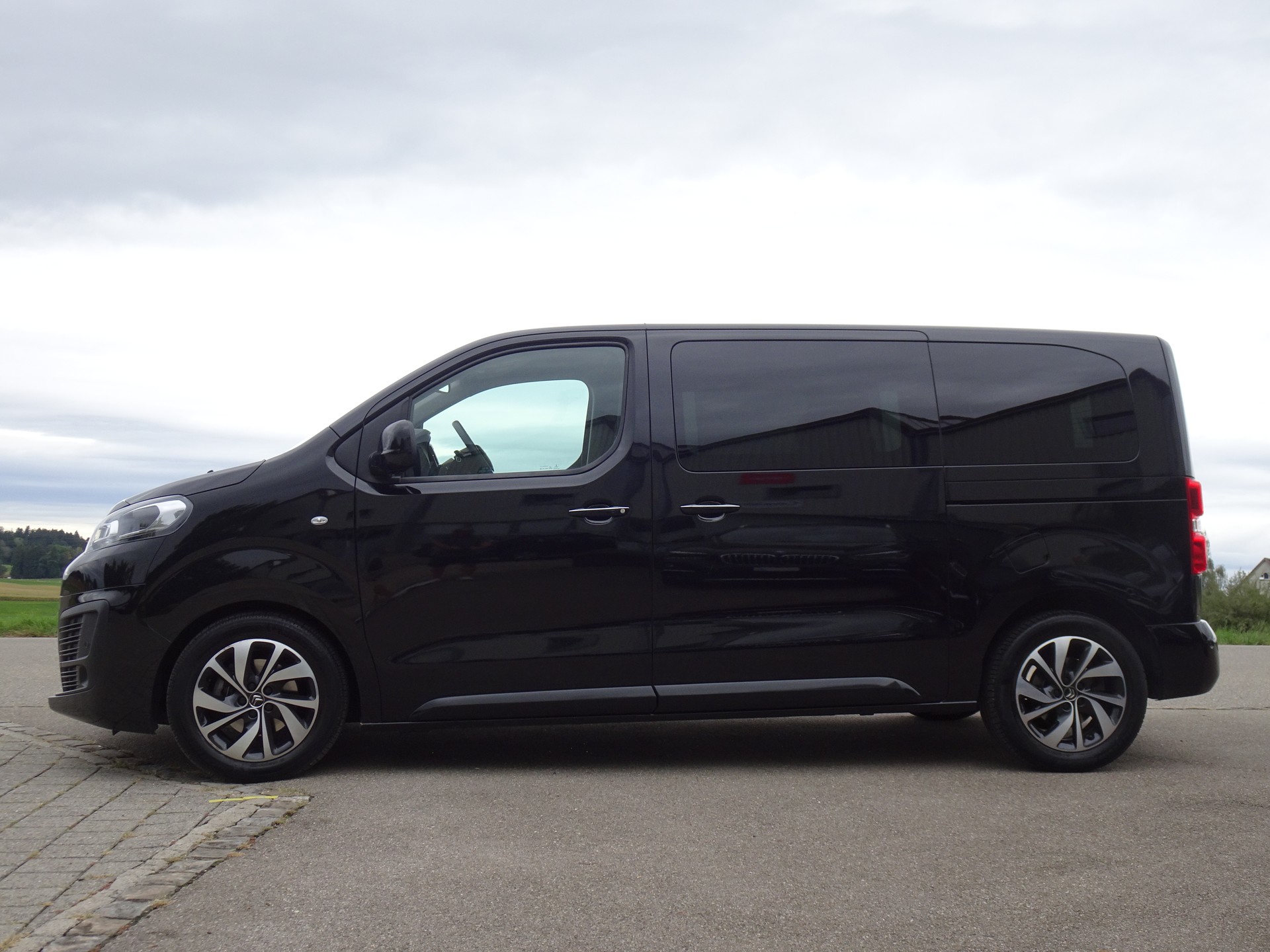 CITROEN Spacetourer 2.0 BlueHDi Shine M EAT-image-1