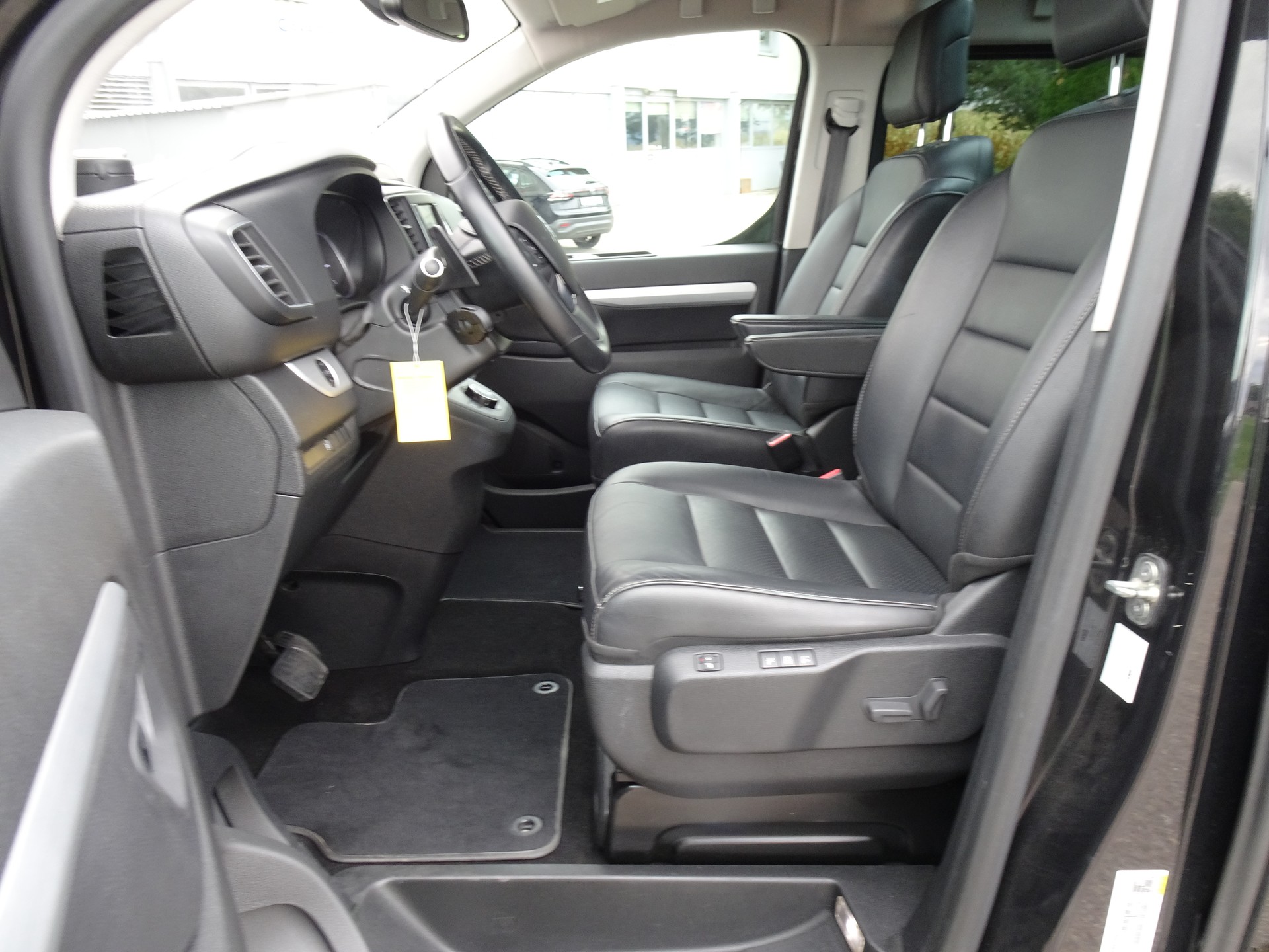 CITROEN Spacetourer 2.0 BlueHDi Shine M EAT-image-9