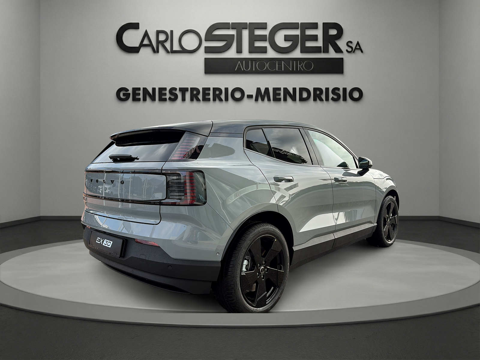 VOLVO EX30 P8 69 kWh AWD Xcentric Black Edition-image-13