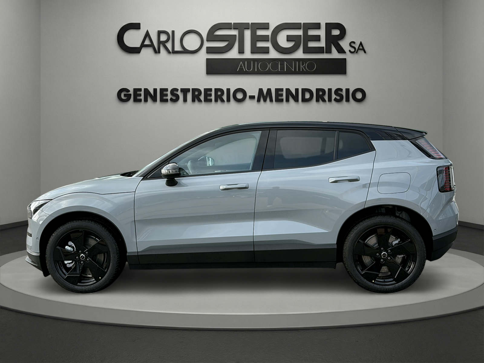 VOLVO EX30 P8 69 kWh AWD Xcentric Black Edition-image-3