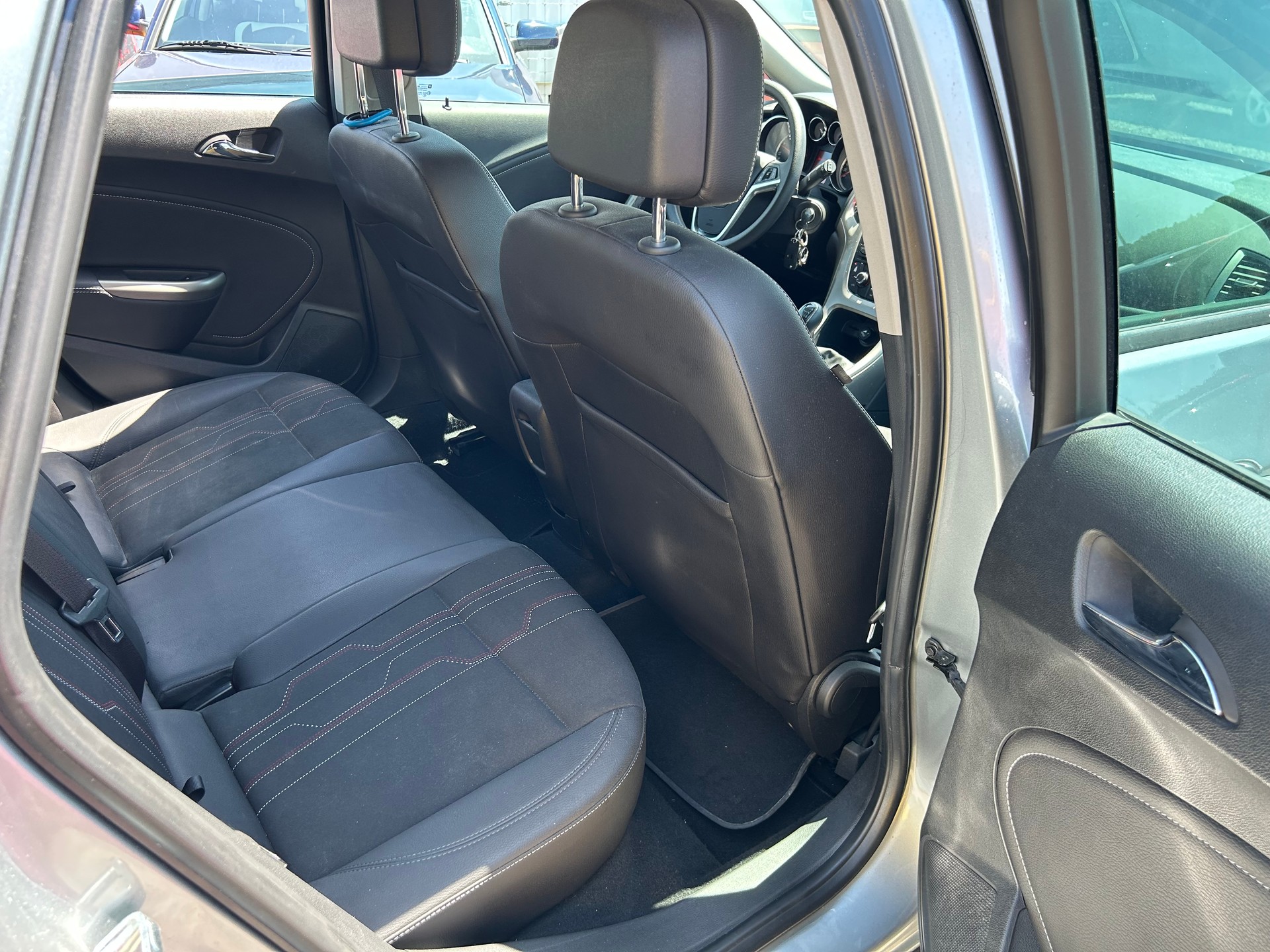 OPEL Astra ST 1.4i 16V Turbo Anniversary Ed.-image-14