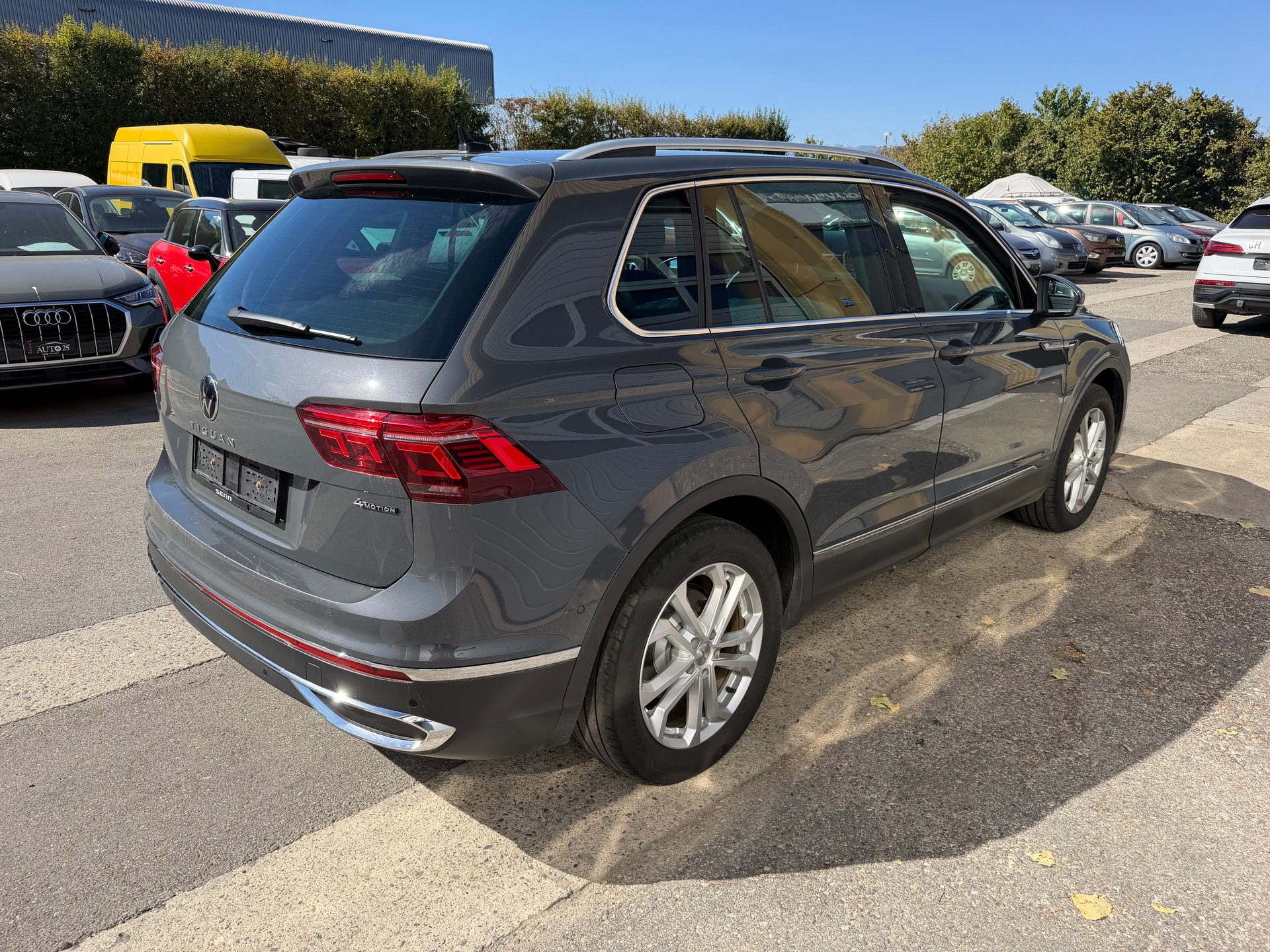 VW Tiguan 2.0 TDI SCR Life 4Motion DSG-image-5