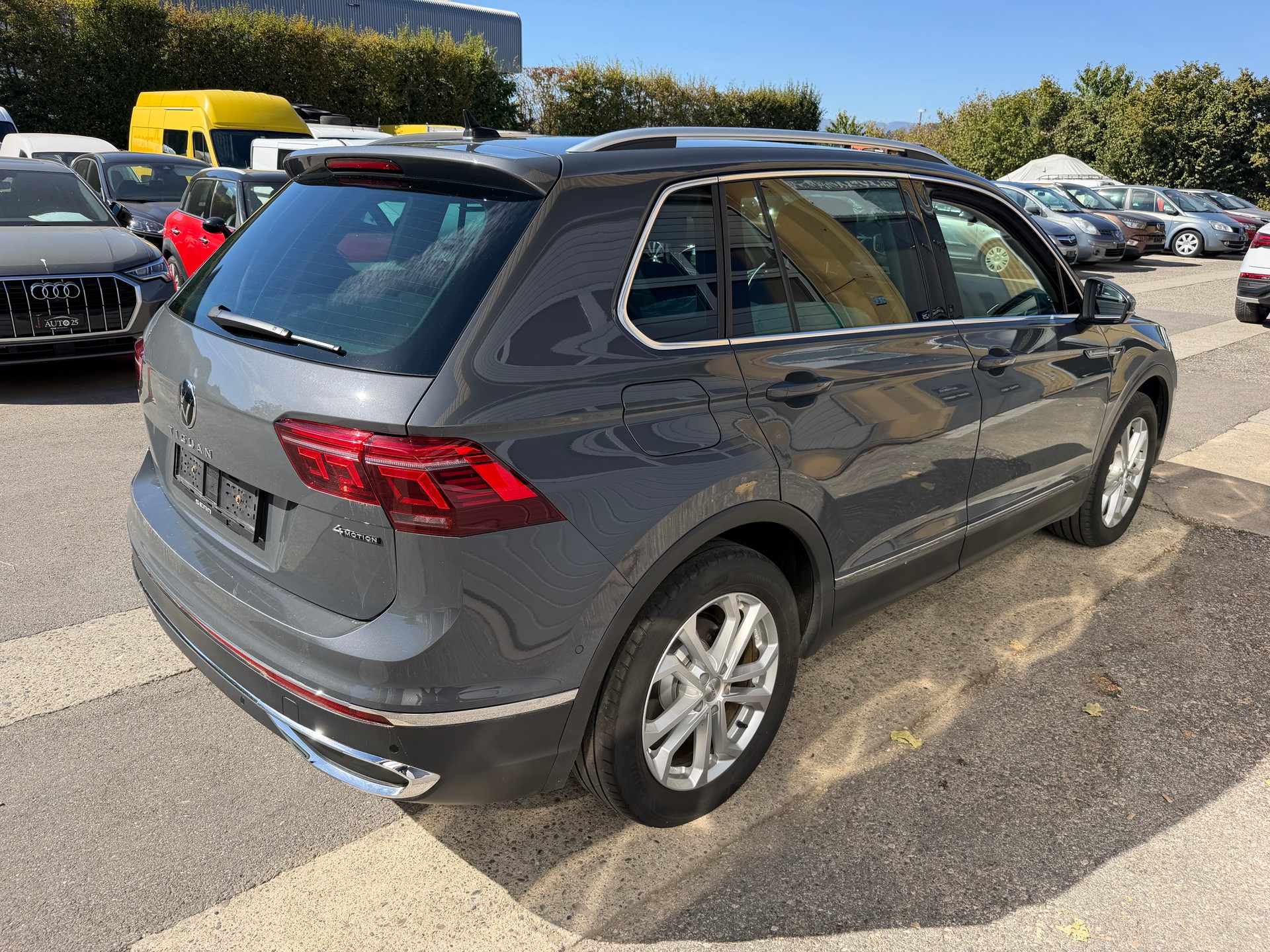 VW Tiguan 2.0 TDI SCR Life 4Motion DSG-image-7