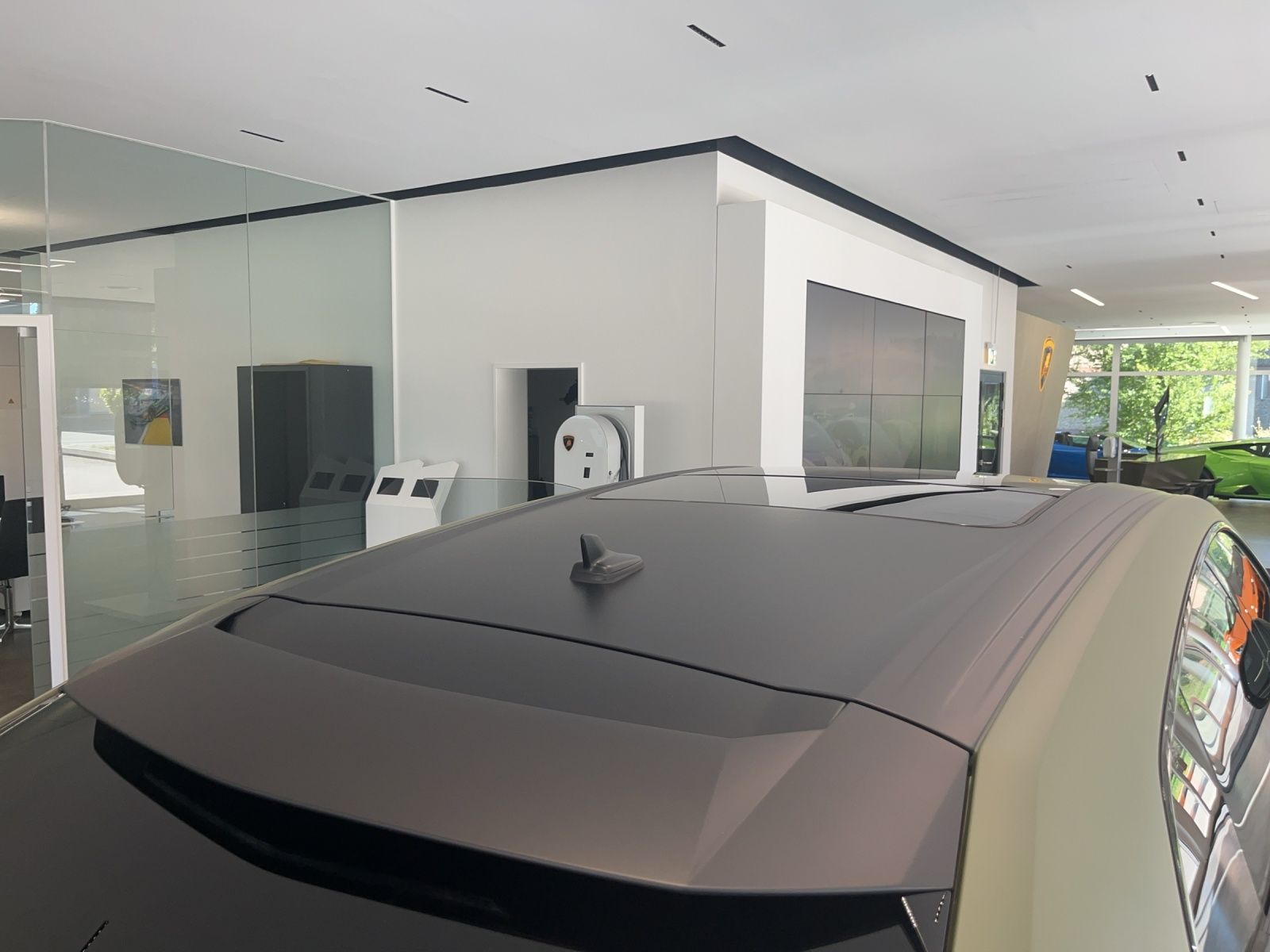 LAMBORGHINI Urus SE 26-image-10