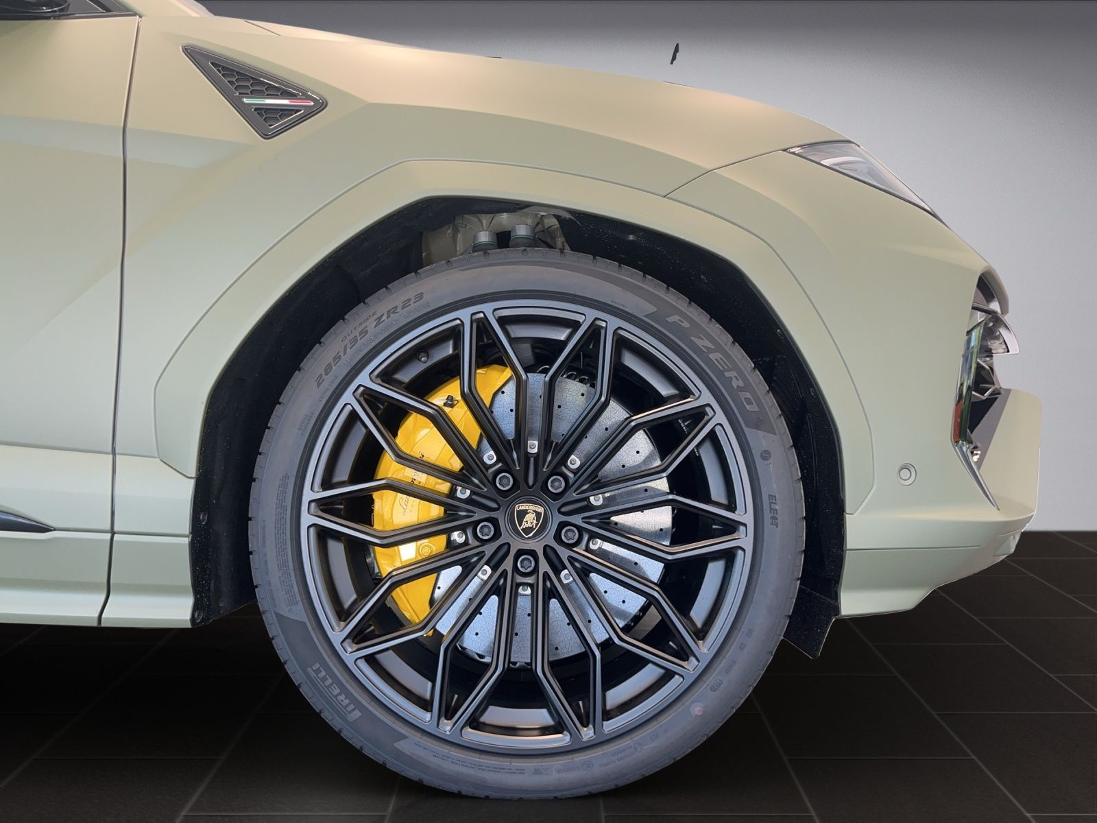 LAMBORGHINI Urus SE 26-image-8