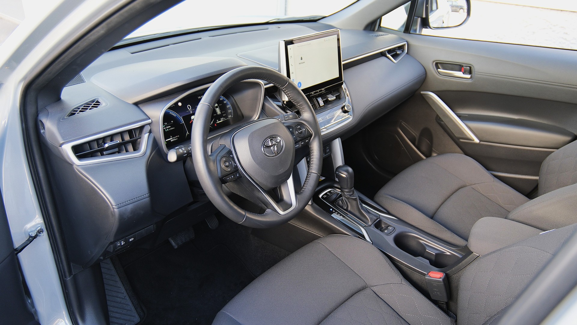 TOYOTA Corolla Cross 2.0 Trend e-CVT-image-2