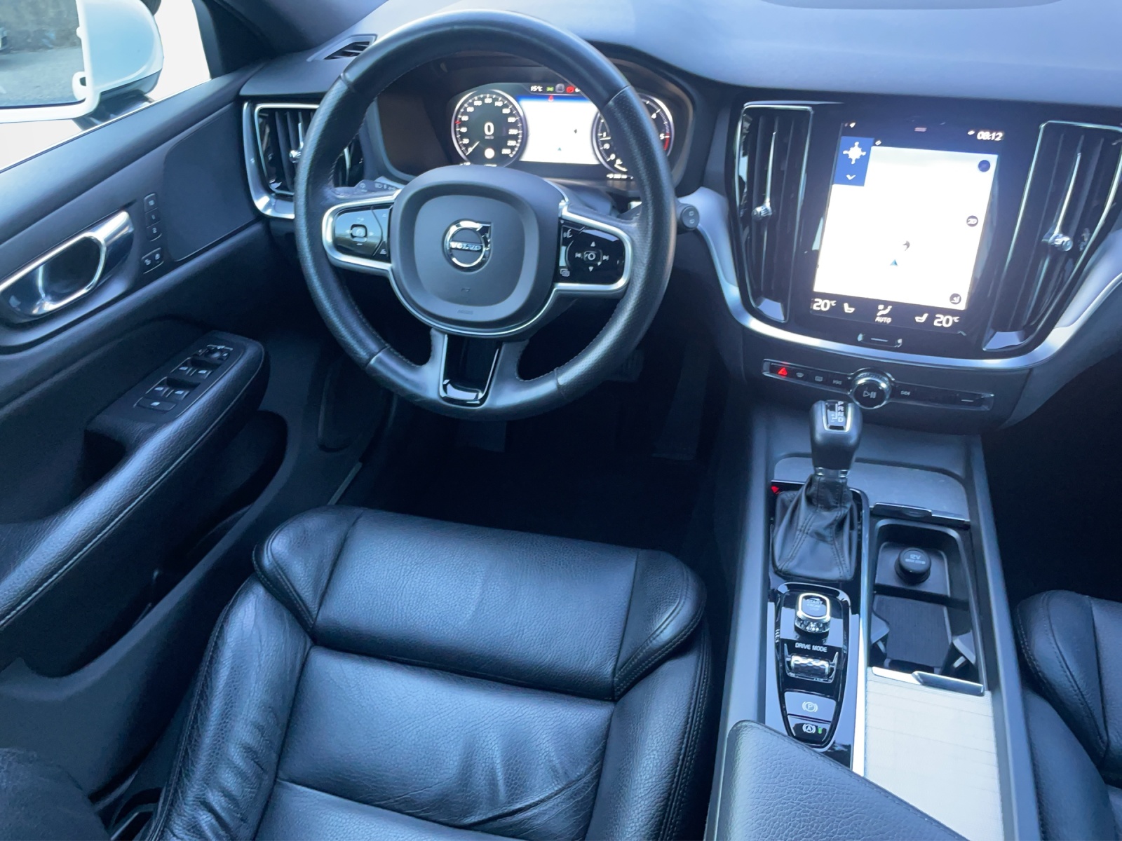 VOLVO V60 2.0 D3 Inscription AWD-image-12