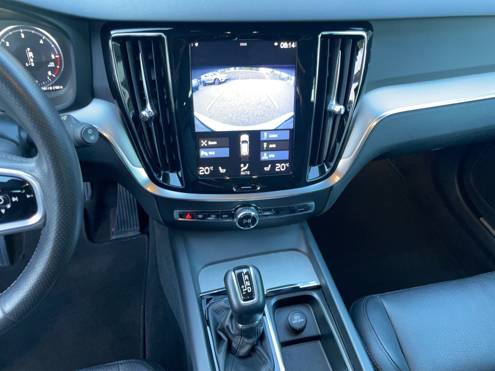 VOLVO V60 2.0 D3 Inscription AWD-image-16
