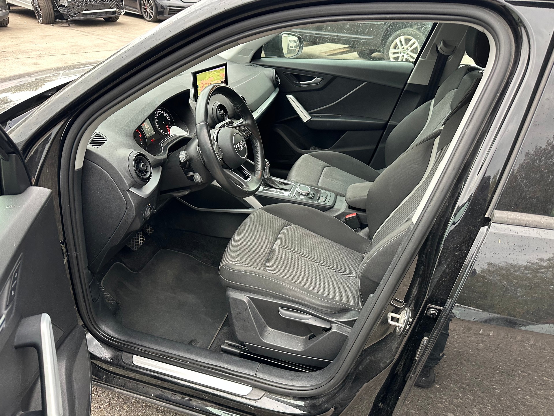 AUDI Q2 1.4 TFSI sport S-tronic-image-6