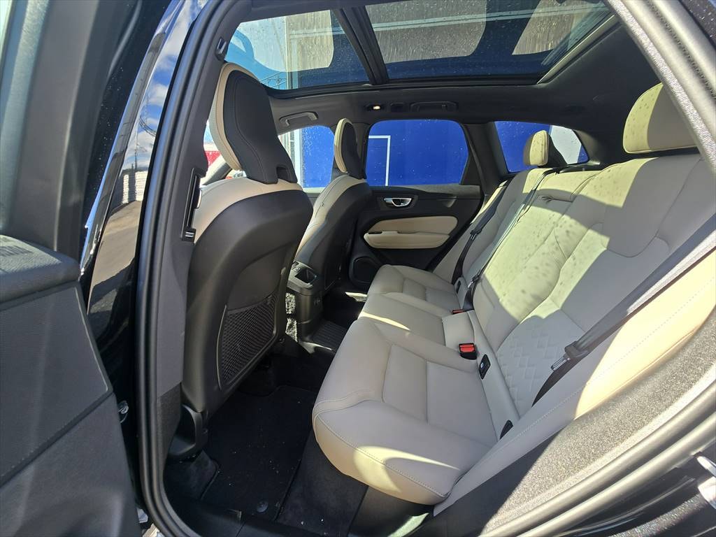 VOLVO XC60 T8 eAWD PluginHybrid Black Edition Geartronic-image-9