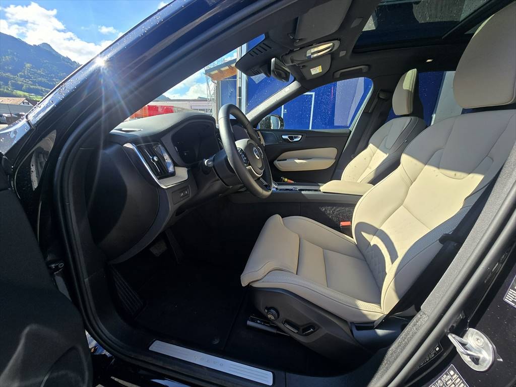 VOLVO XC60 T8 eAWD PluginHybrid Black Edition Geartronic-image-8