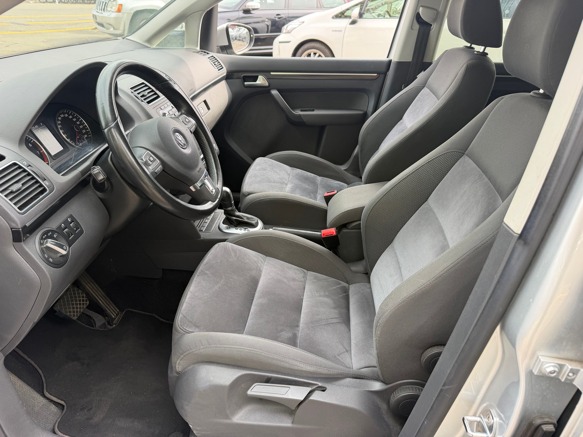 VW Touran 1.4 TSI Highline DSG-image-11